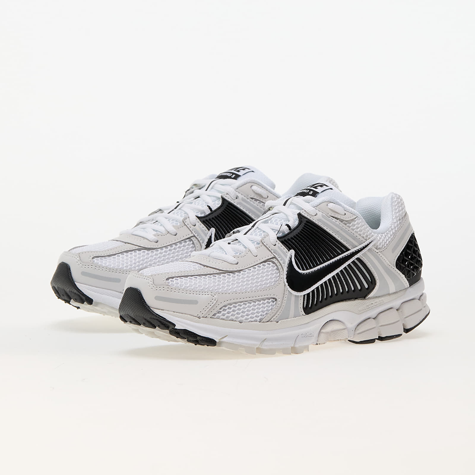 Meeste tossud ja kingad Nike Zoom Vomero 5 White/ Black-Platinum Tint-Mtlc Platinum