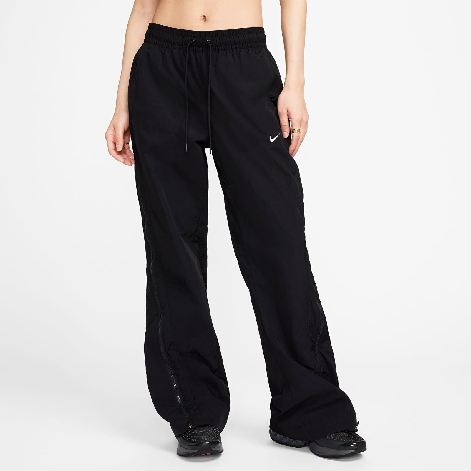 Jeans and trousers Nike Sportswear Collection Women's Mid-Rise Repel Zip Pants Black/ White