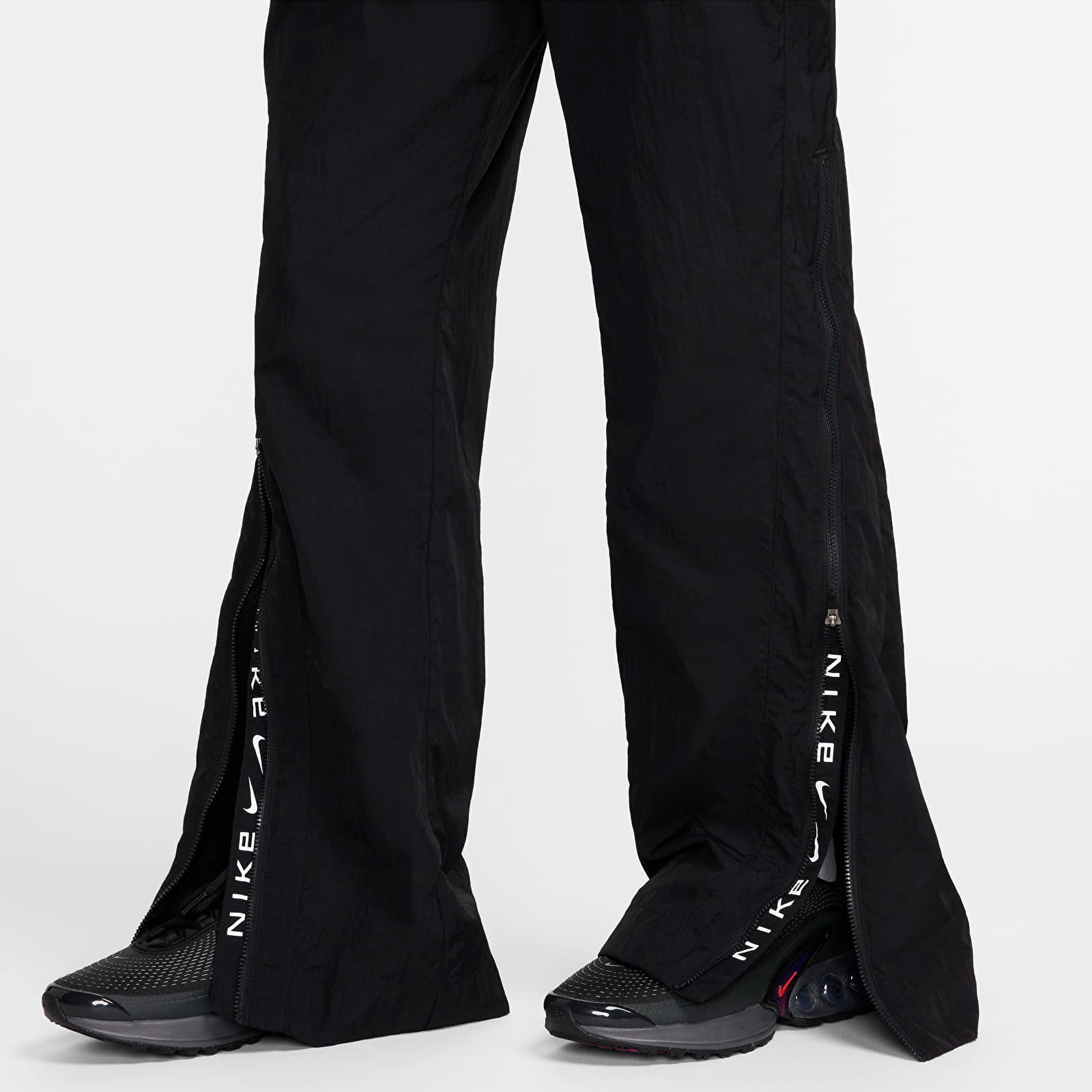 Jeans and trousers Nike Sportswear Collection Women's Mid-Rise Repel Zip Pants Black/ White