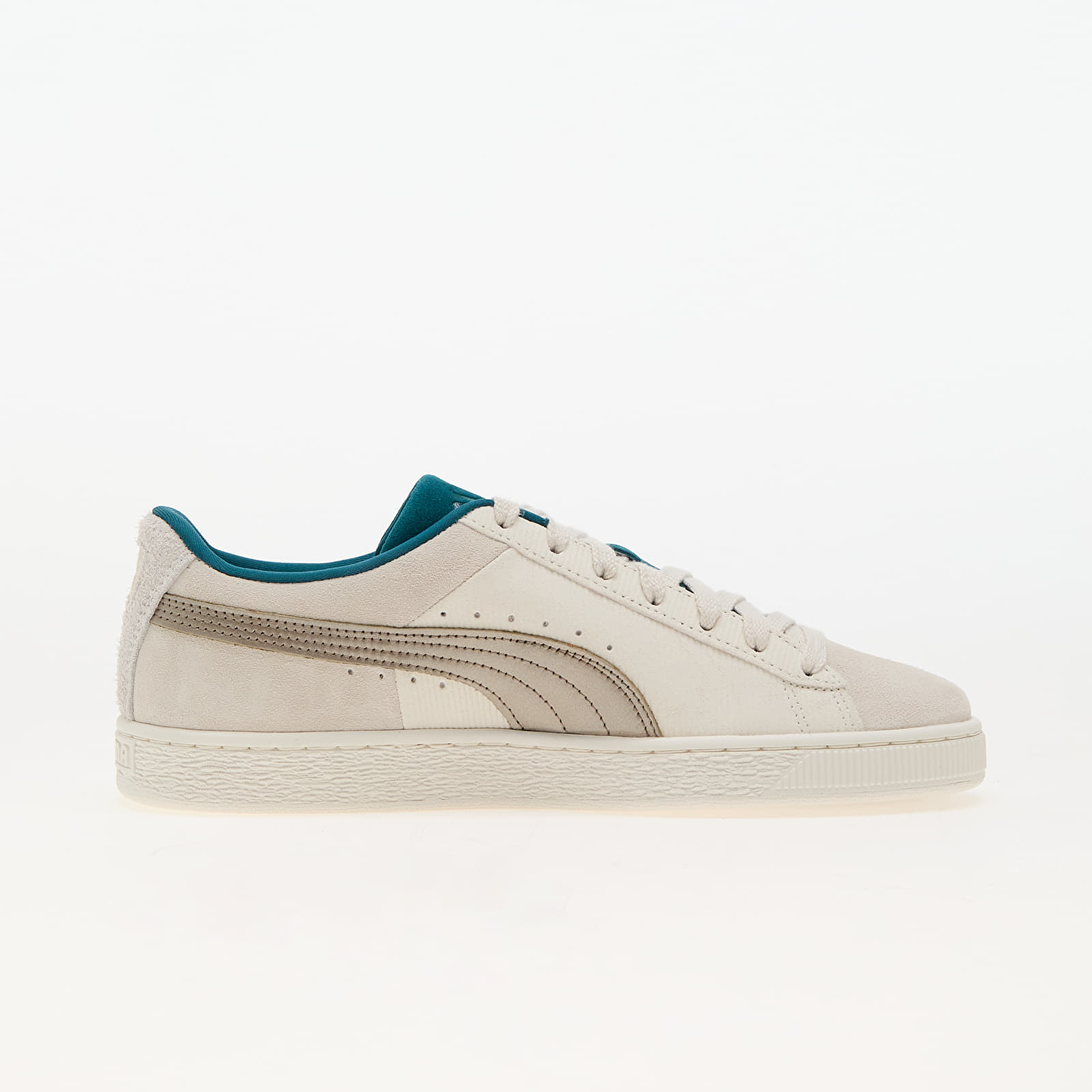 Men s sneakers and shoes Puma Suede Play.Paris. White Queens
