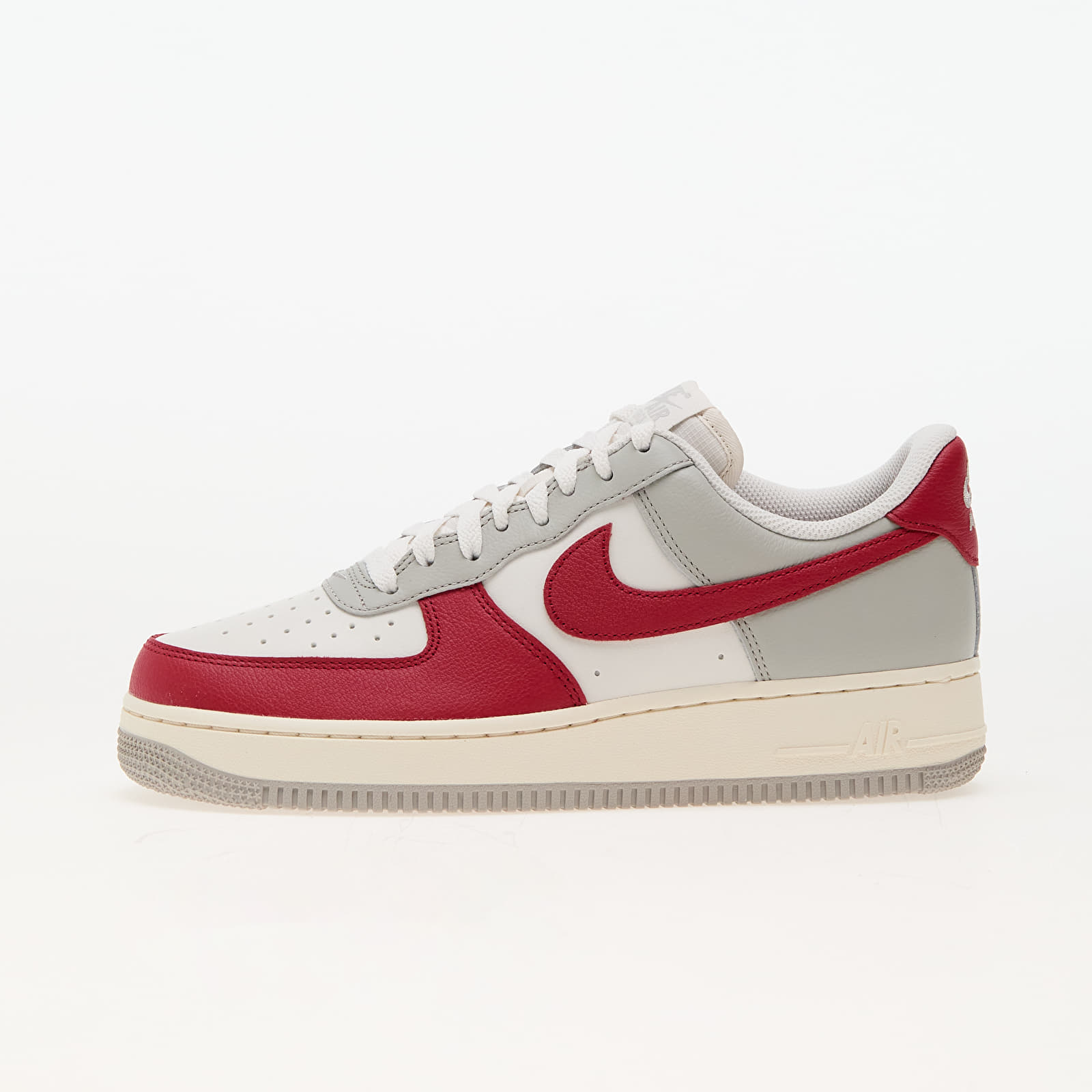 Męskie trampki i buty Nike Air Force 1 '07 Lv8 Lt Iron Ore/ Gym Red-Pale Ivory-Phantom