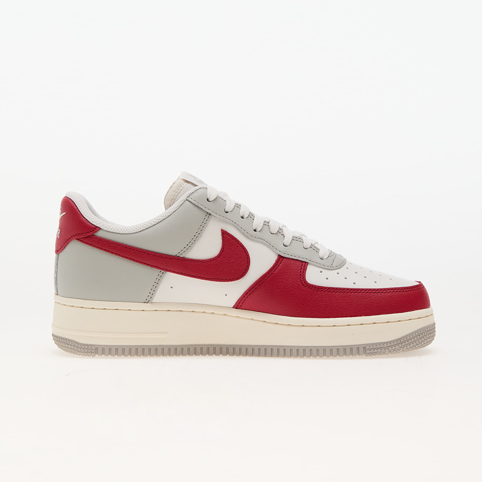 Męskie trampki i buty Nike Air Force 1 '07 Lv8 Lt Iron Ore/ Gym Red-Pale Ivory-Phantom