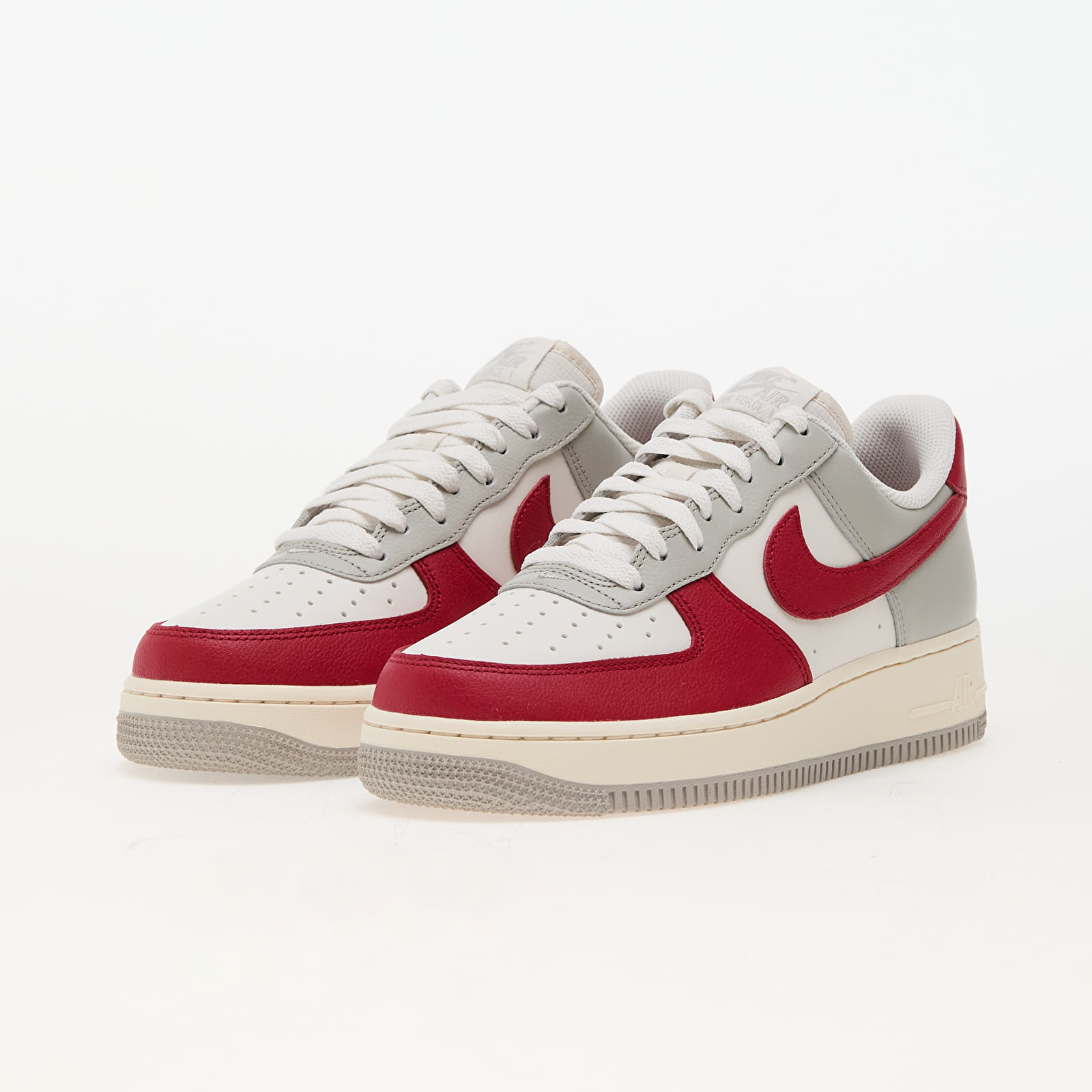 Męskie trampki i buty Nike Air Force 1 '07 Lv8 Lt Iron Ore/ Gym Red-Pale Ivory-Phantom