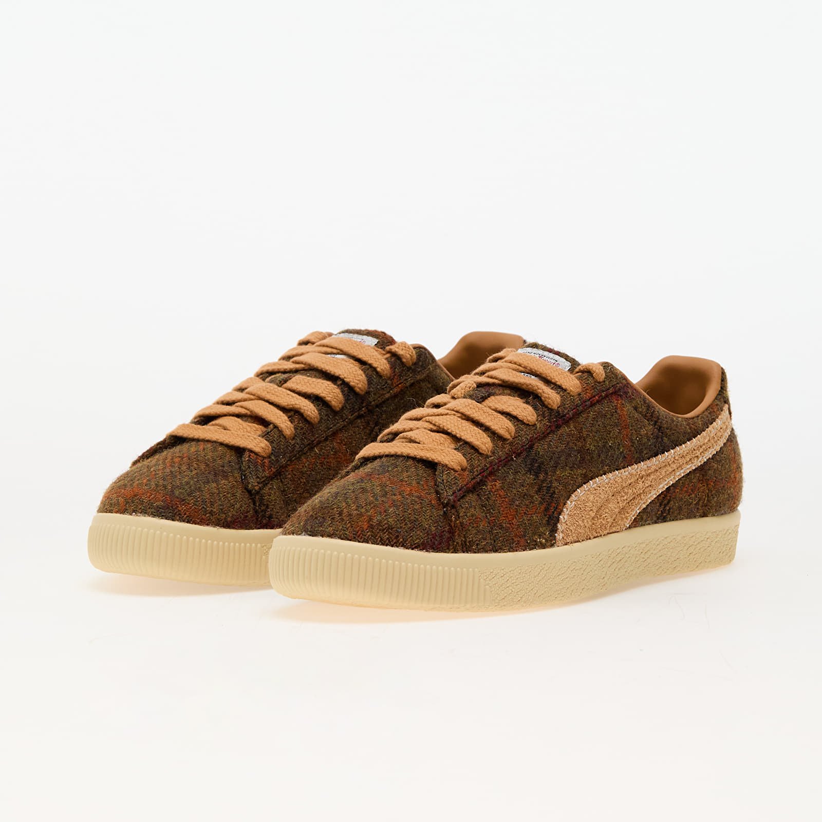 Men's sneakers and shoes Puma Clyde Harris Tweed Beige