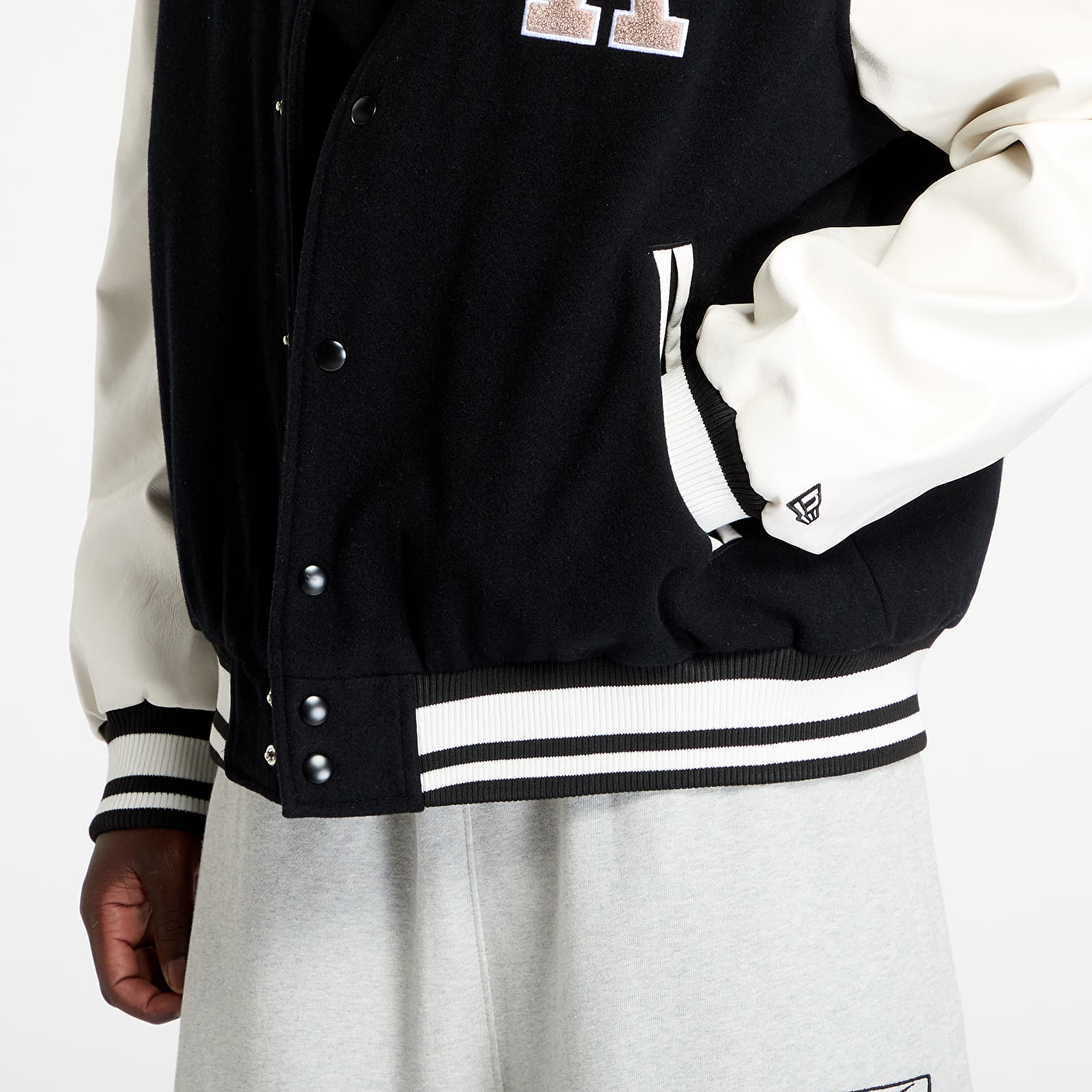 Chaquetas bomber para hombre New Era  Los Angeles Dodgers MLB Patch Varsity Jacket UNISEX Black/ White
