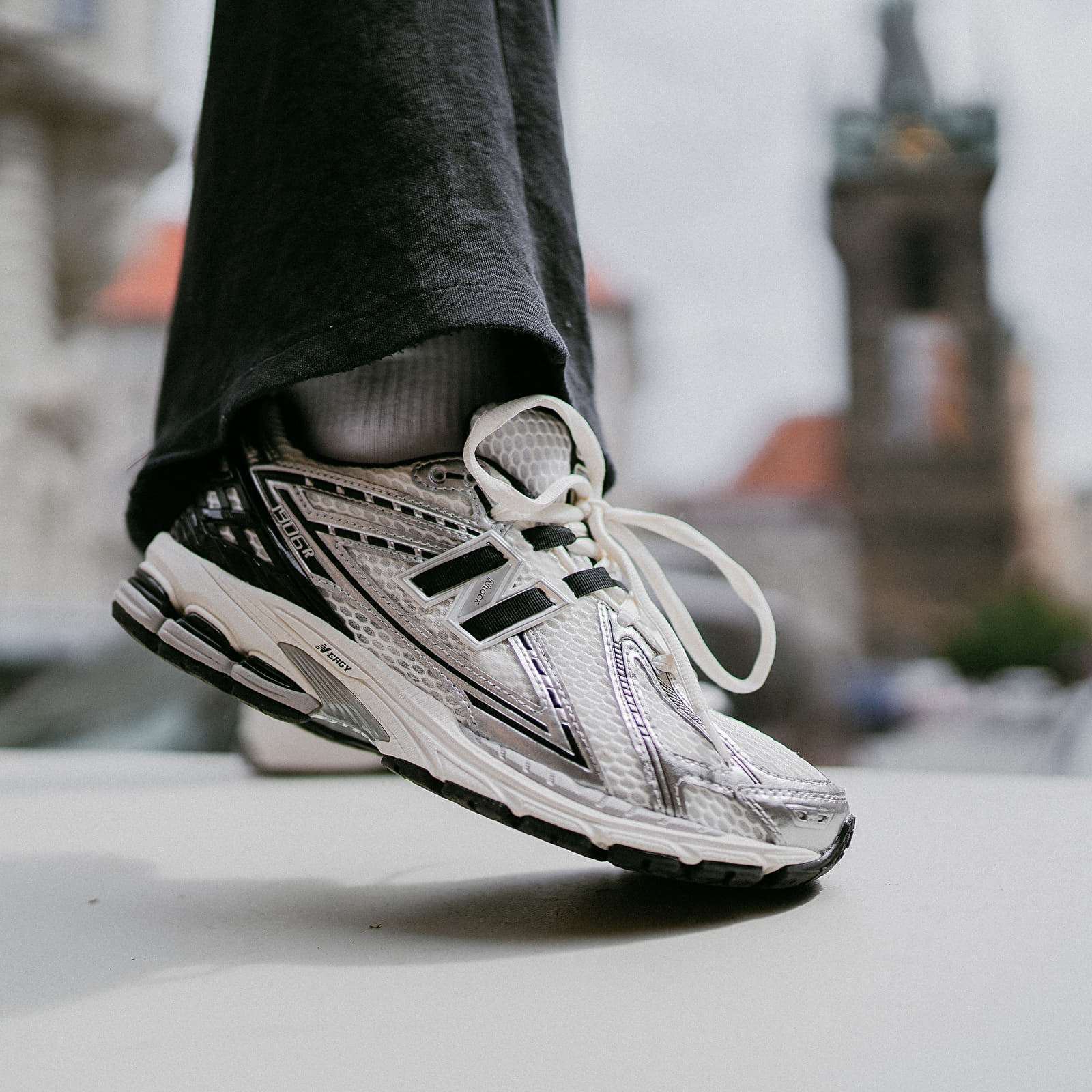 Meeste tossud ja kingad New Balance 1906 Silver Metallic/ Black