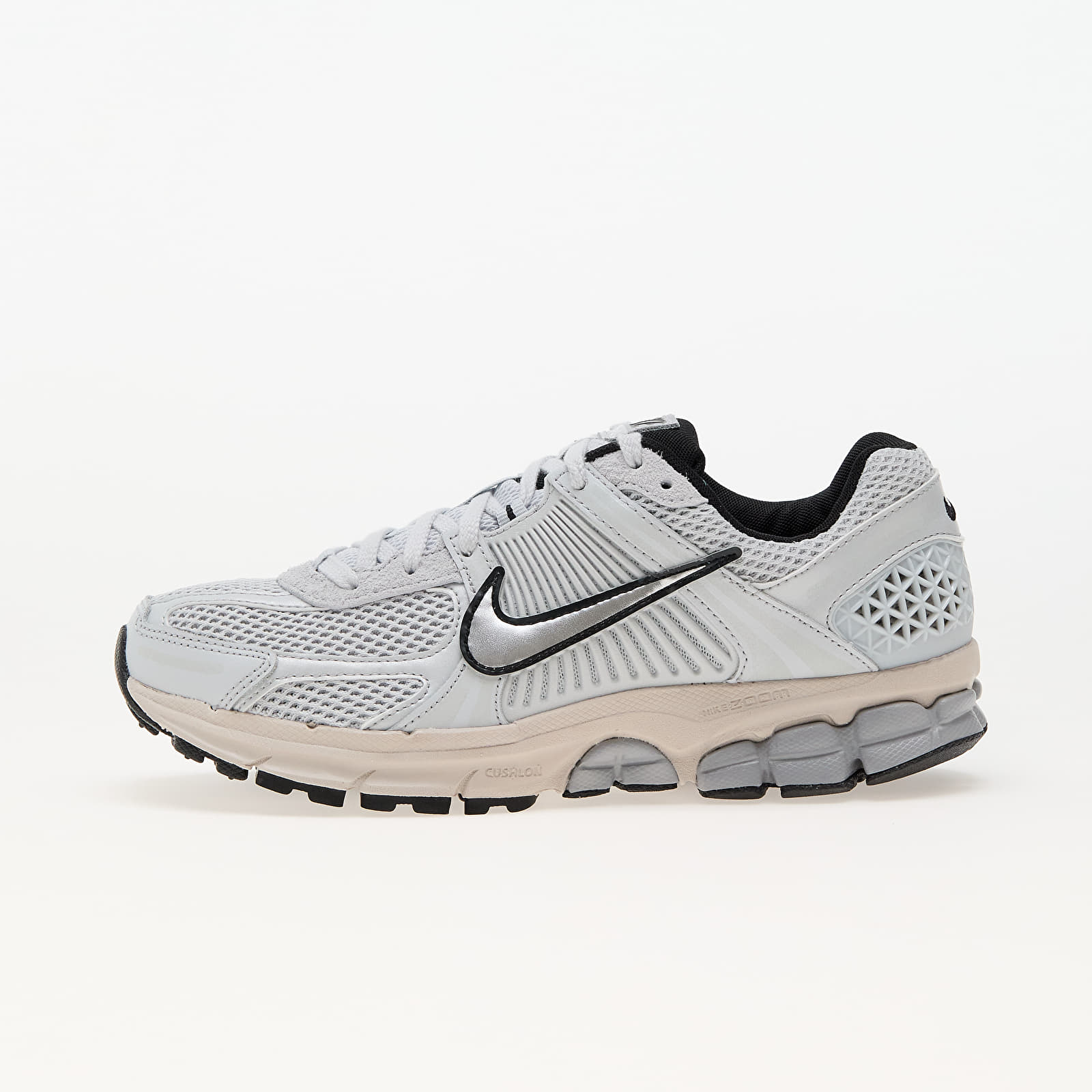 Sneakers og sko til kvinder Nike W Zoom Vomero 5 Pure Platinum/ Chrome-Lt Orewood Brn