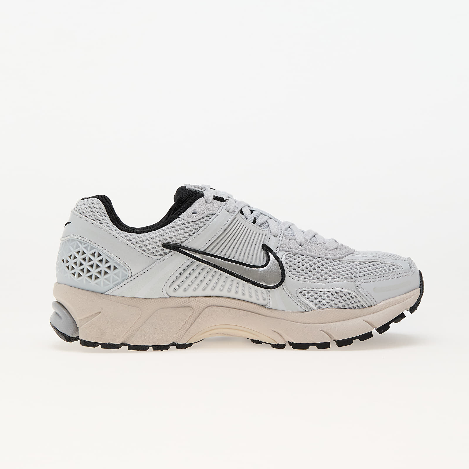 Sneakers og sko til kvinder Nike W Zoom Vomero 5 Pure Platinum/ Chrome-Lt Orewood Brn