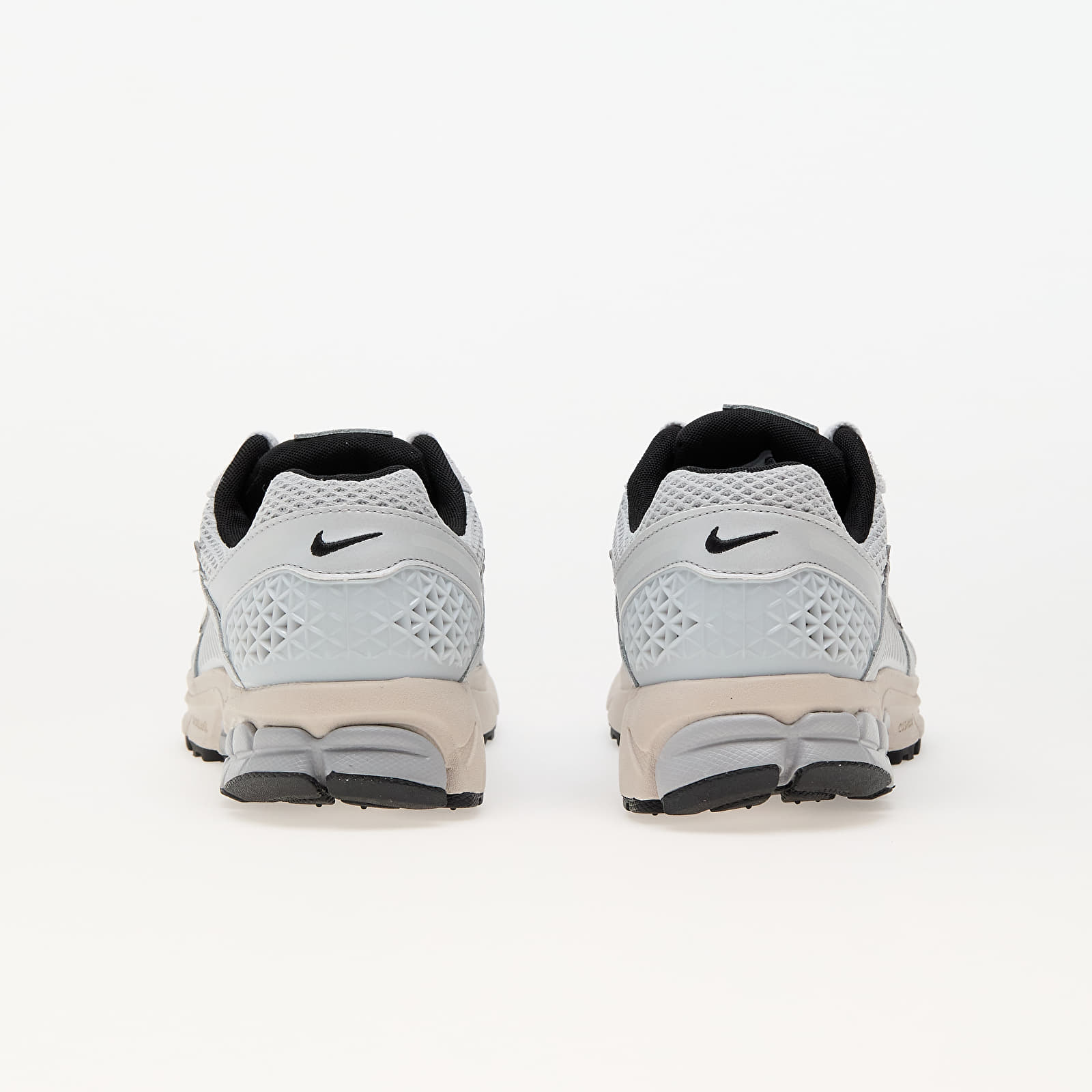 Sneakers og sko til kvinder Nike W Zoom Vomero 5 Pure Platinum/ Chrome-Lt Orewood Brn