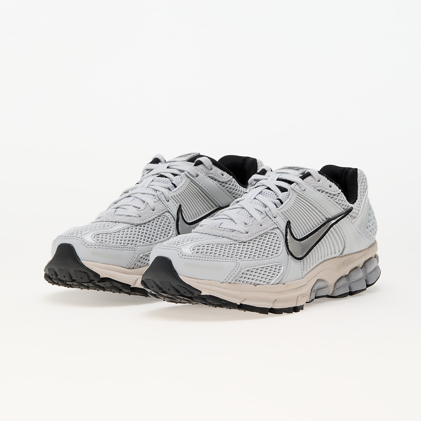 Sneakers og sko til kvinder Nike W Zoom Vomero 5 Pure Platinum/ Chrome-Lt Orewood Brn
