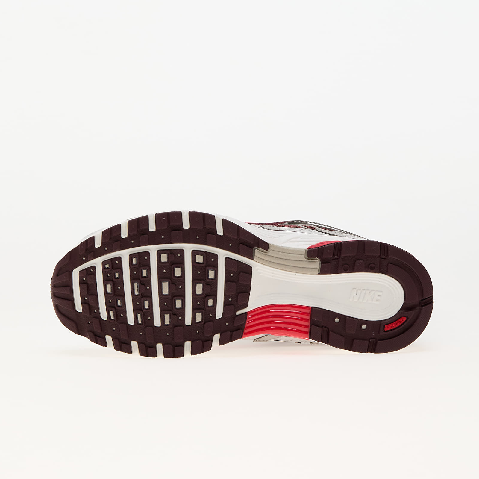 Chaussures Nike W P-6000 Mtlc Summit Wht/ Fire Red-Dark Pony
