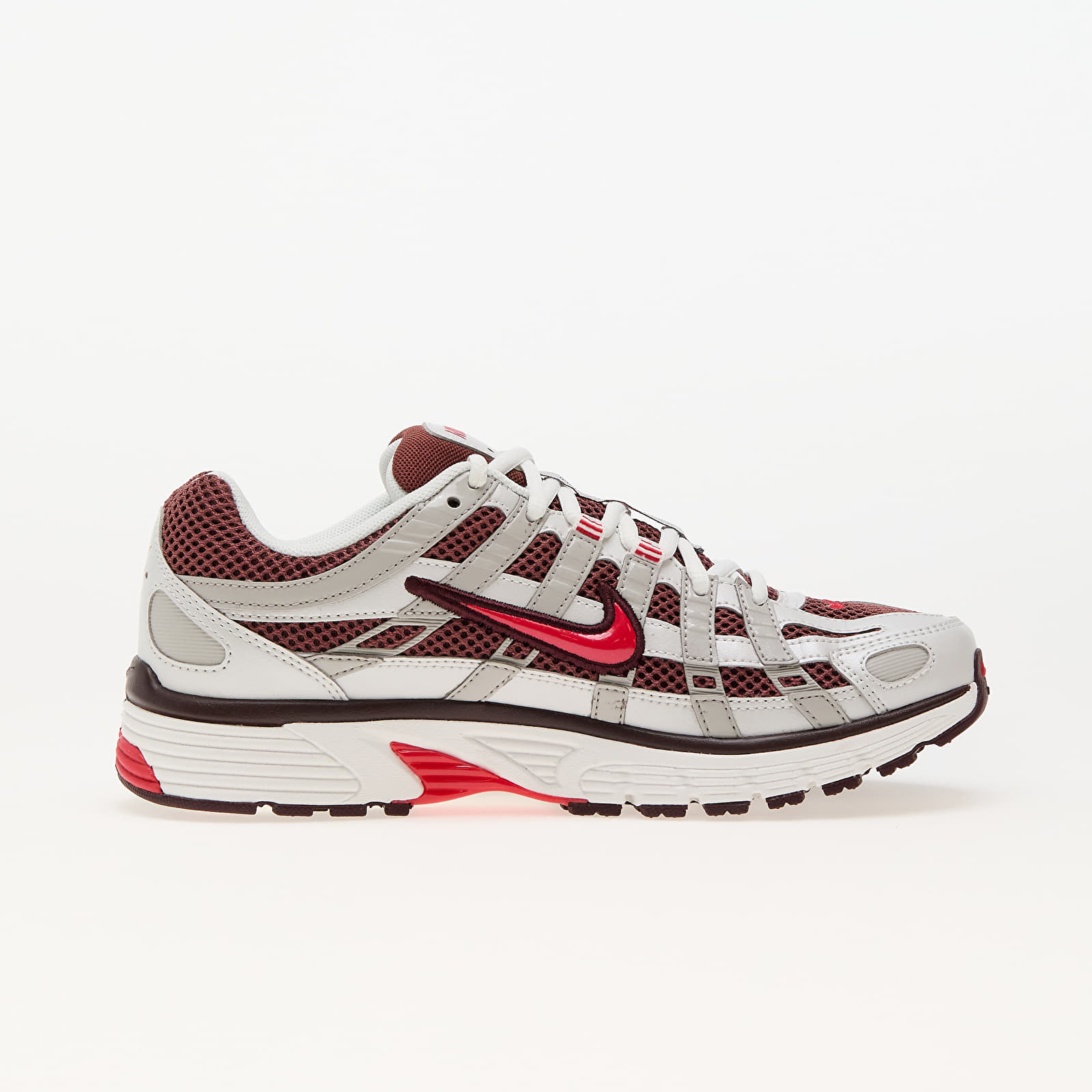 Chaussures Nike W P-6000 Mtlc Summit Wht/ Fire Red-Dark Pony