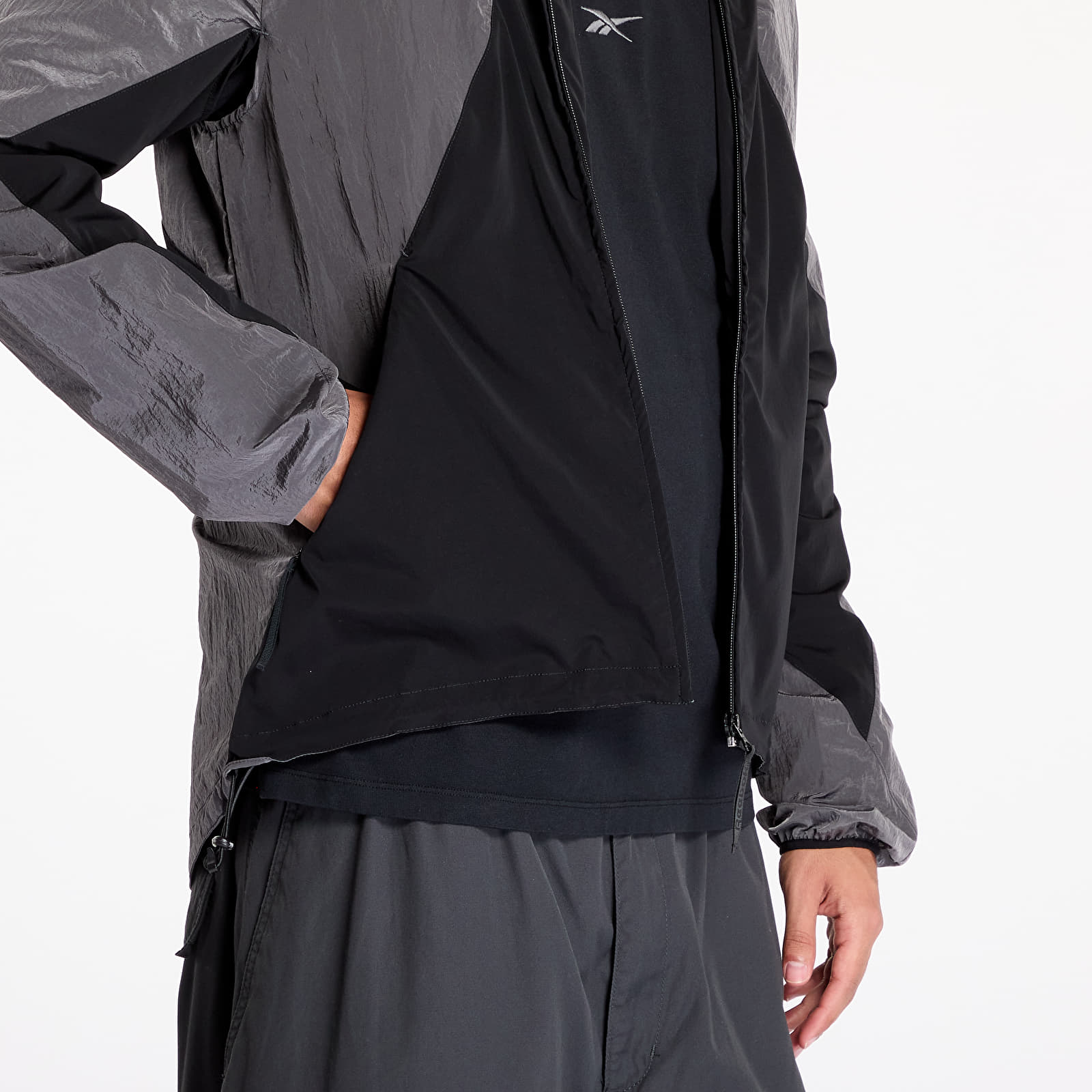 Chaquetas de hombre Reebok Running Hooded Jacket Black/ Misty Grey