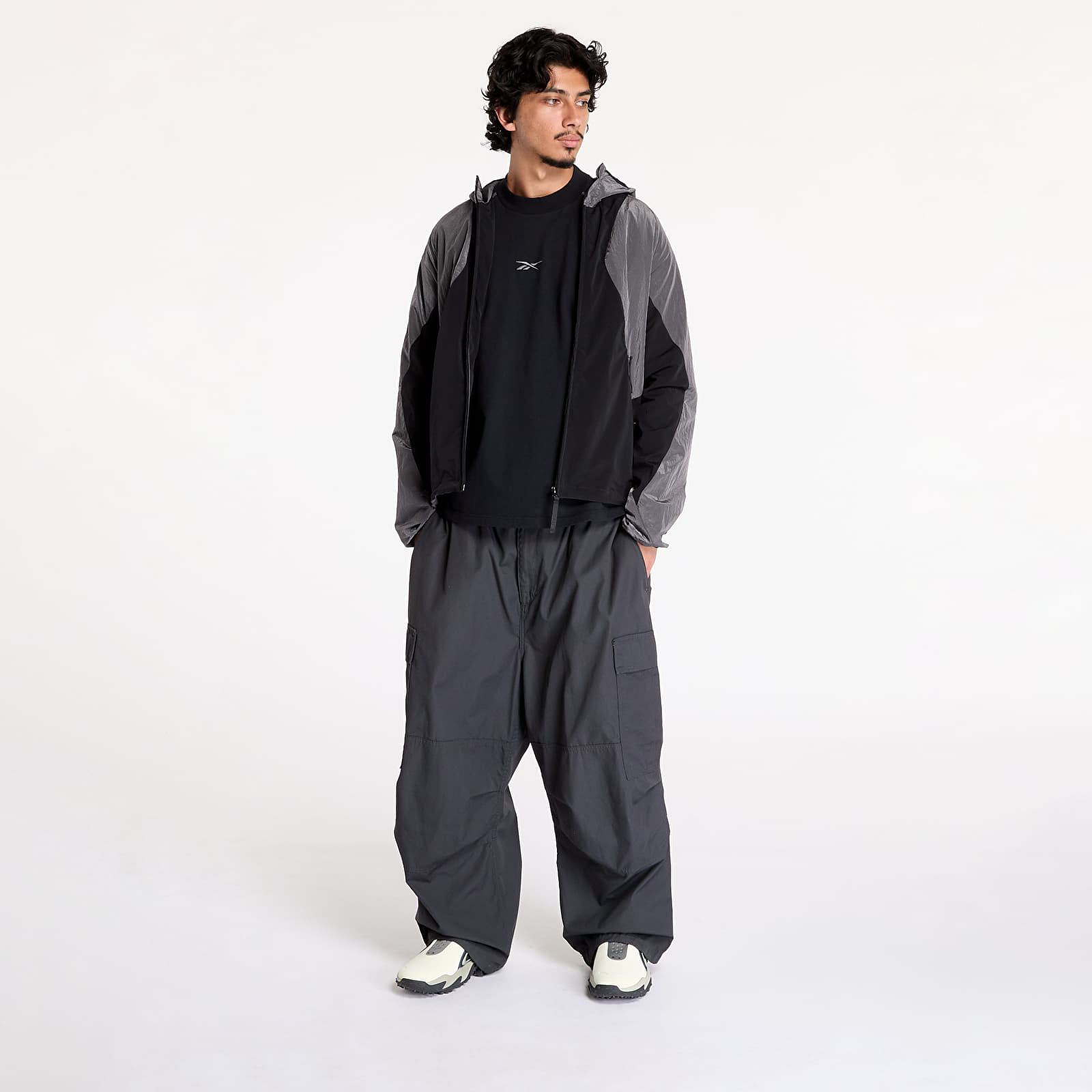 Chaquetas de hombre Reebok Running Hooded Jacket Black/ Misty Grey