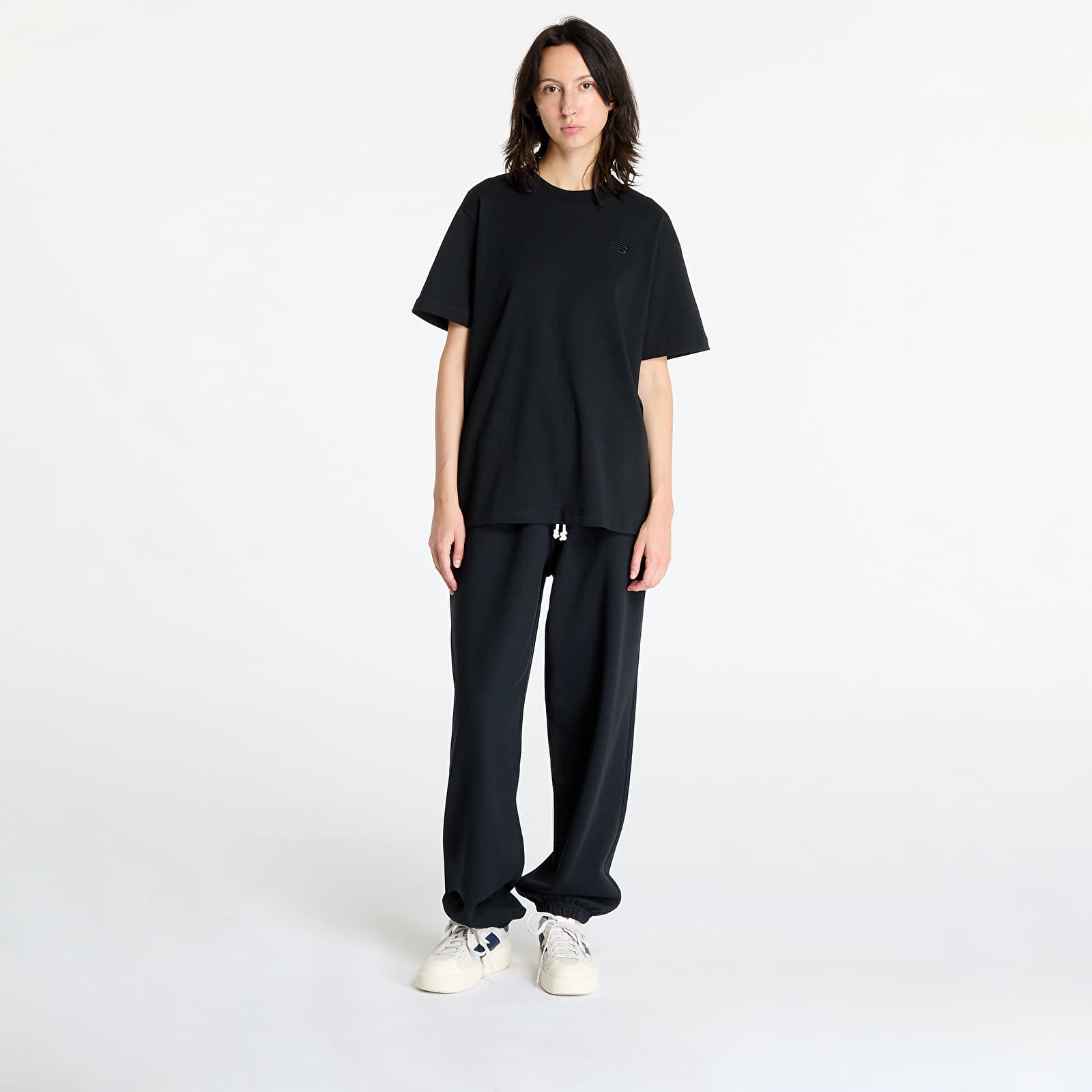Naiste T-särgid New Balance Athletics Jersey T-Shirt Black