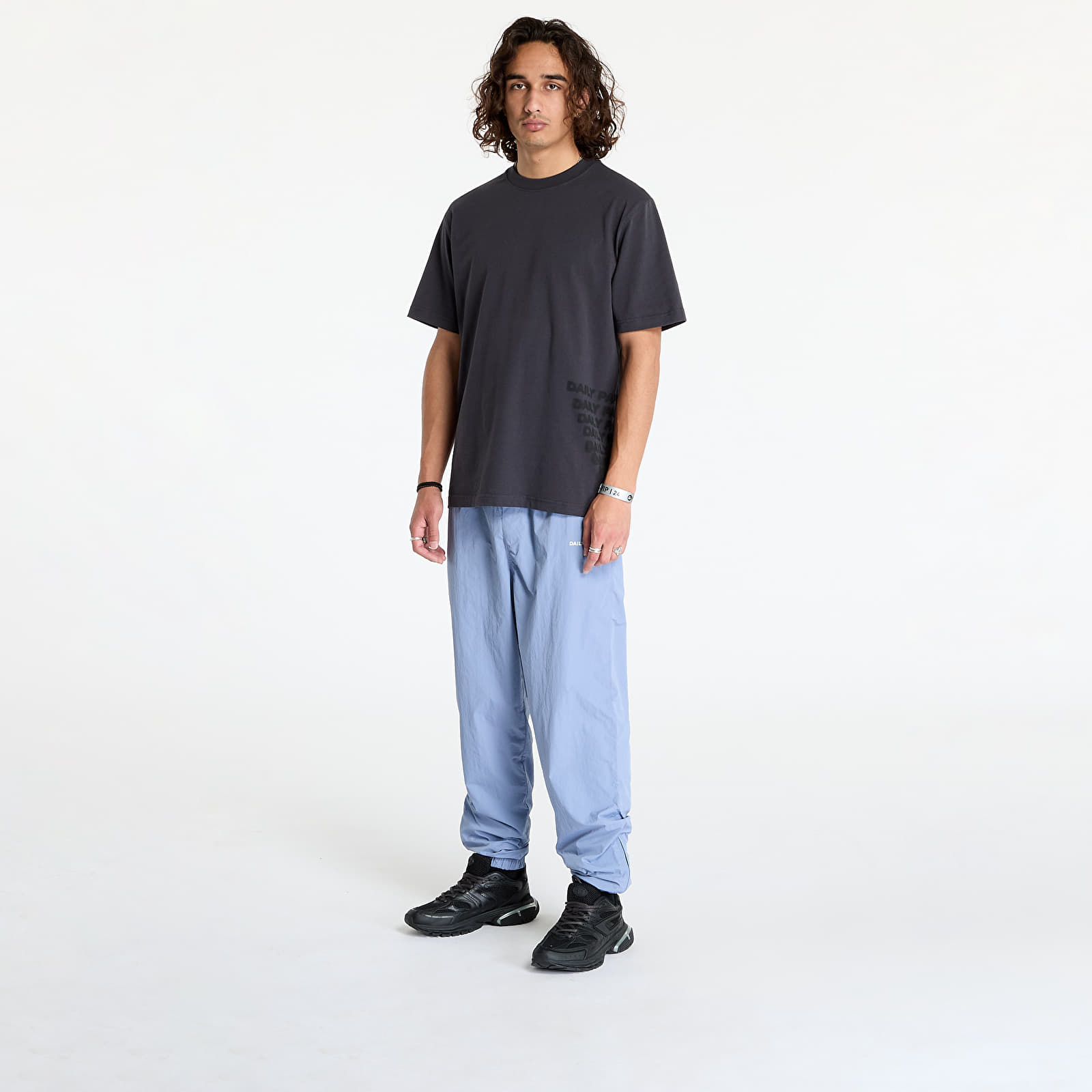 Tシャツ・カットソー DAILY PAPER FW24 OVERLOAD SS T SHIRT (2421079 OBSIDIAN) Men's T-shirts Daily Paper Overload Ss T Shirt Obsidian