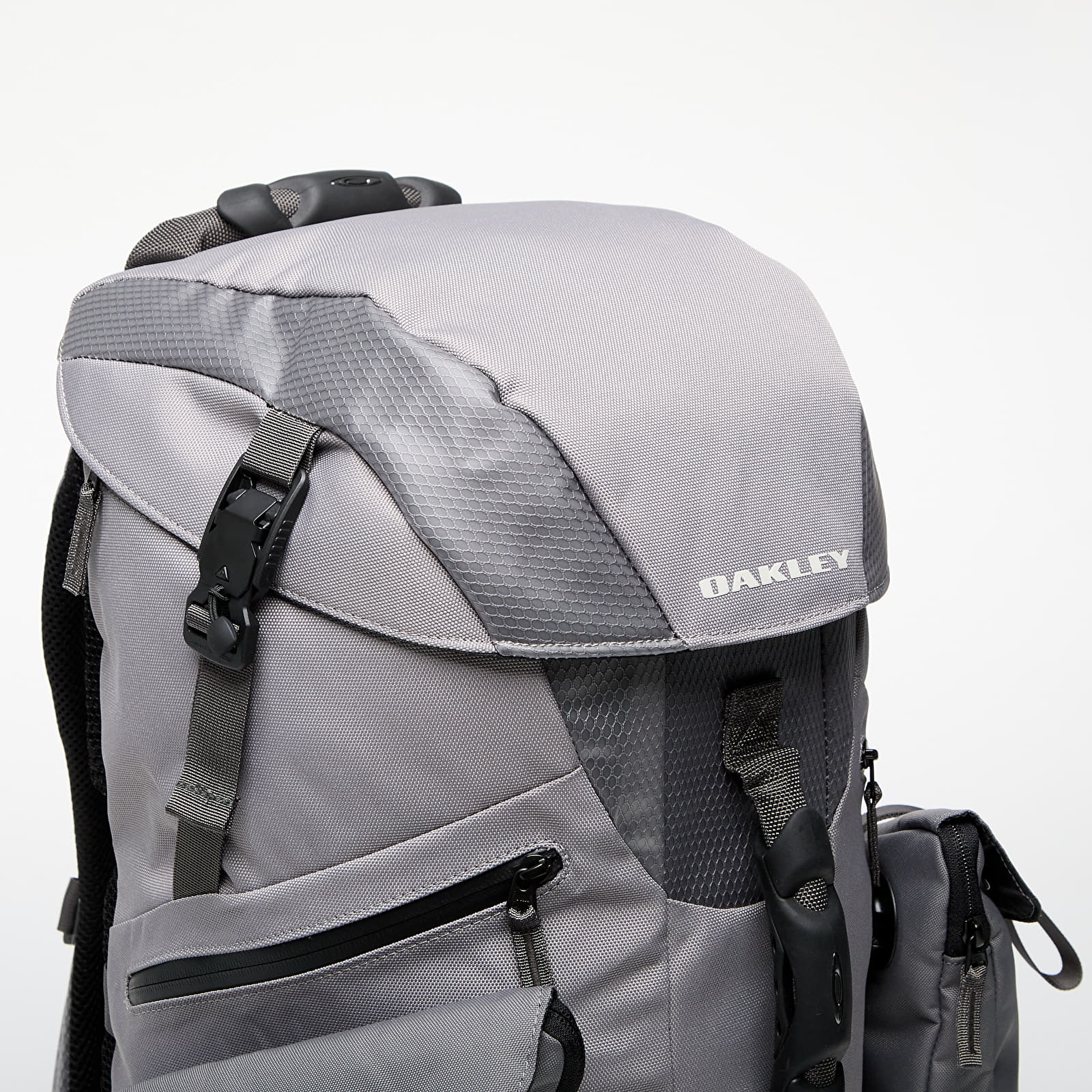 Pánské batohy Oakley Latitude Flex Pack Granite Grey
