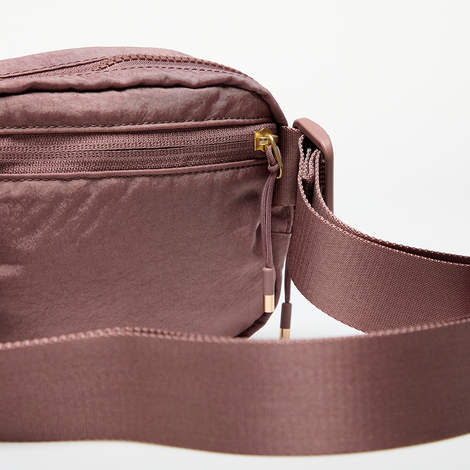 Sacs à dos Nike Aura Waistpack Smokey Mauve/ Smokey Mauve/ Flt Gold Star