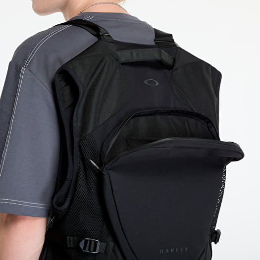 Oakley Latitude Flex Vest Blackout | Queens