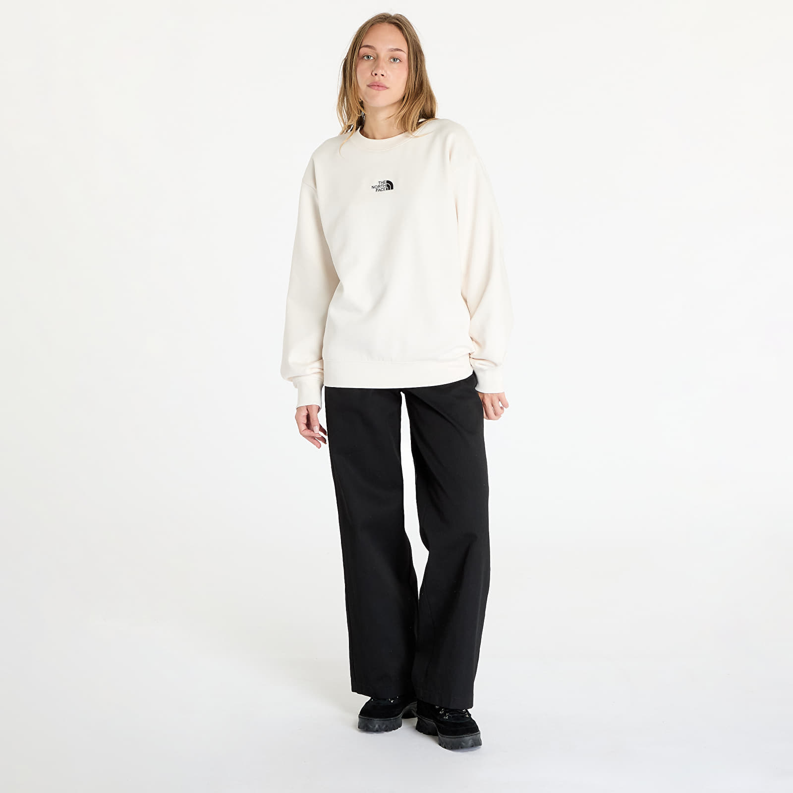 Bluzy The North Face W Essential Oversize Crew White Dune