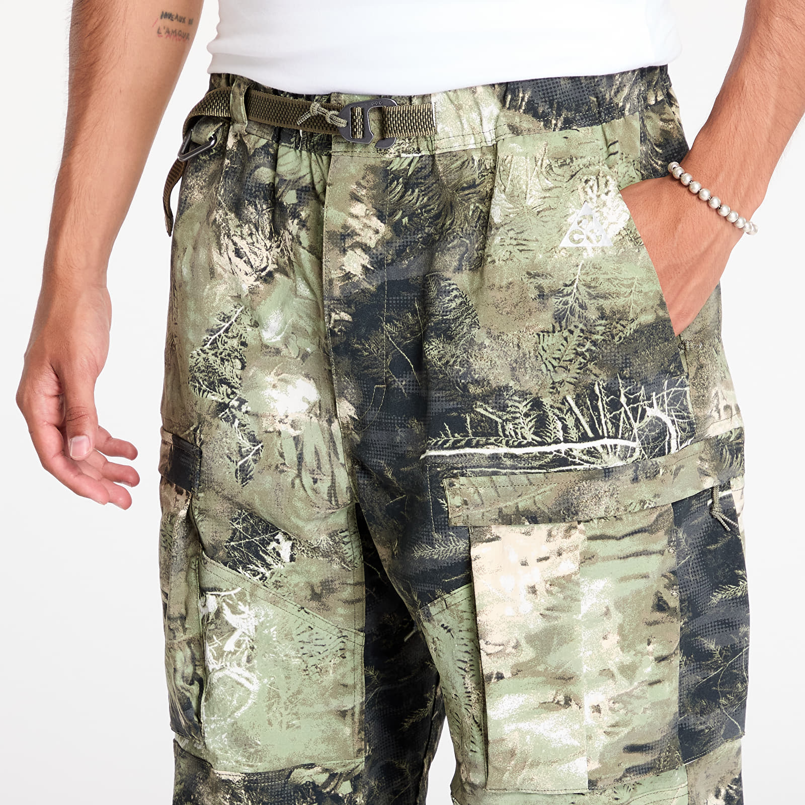 Blugi și pantaloni Nike ACG Smith Summit Men's Allover Print Cargo Pants Oil Green/ Medium Olive/ Reflective Silv