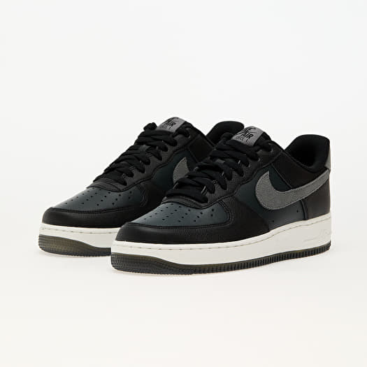 Nike Air Force 1 07 Lv8