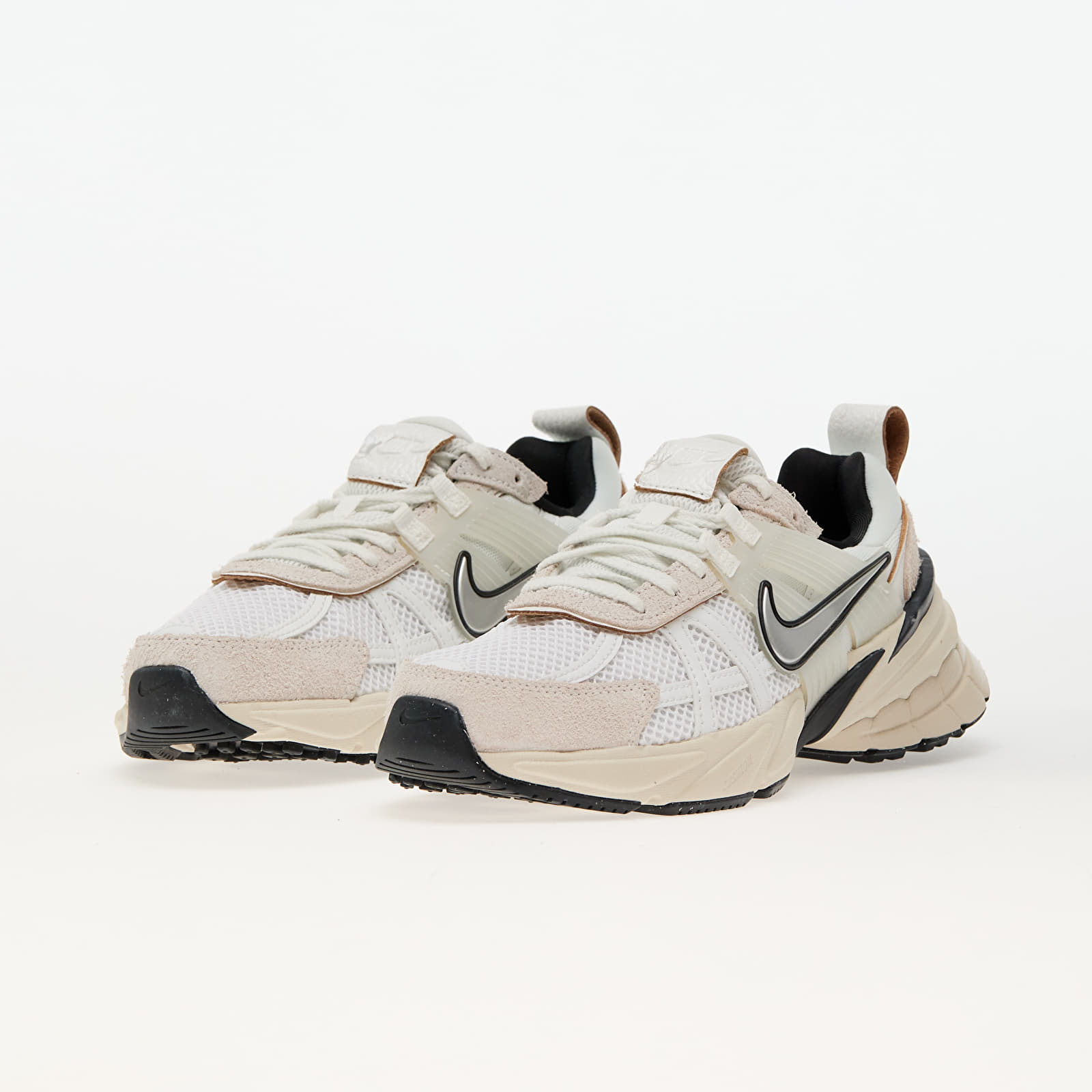 Women's sneakers and shoes Nike W V2K Run Summit White/ Chrome-White-Lt Orewood Brn