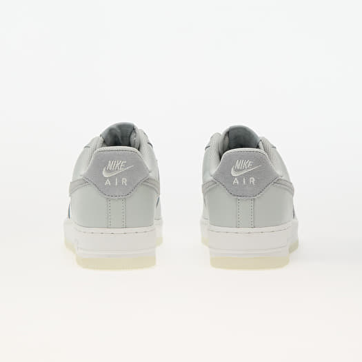 Nike Air Force 1 07 Lv8