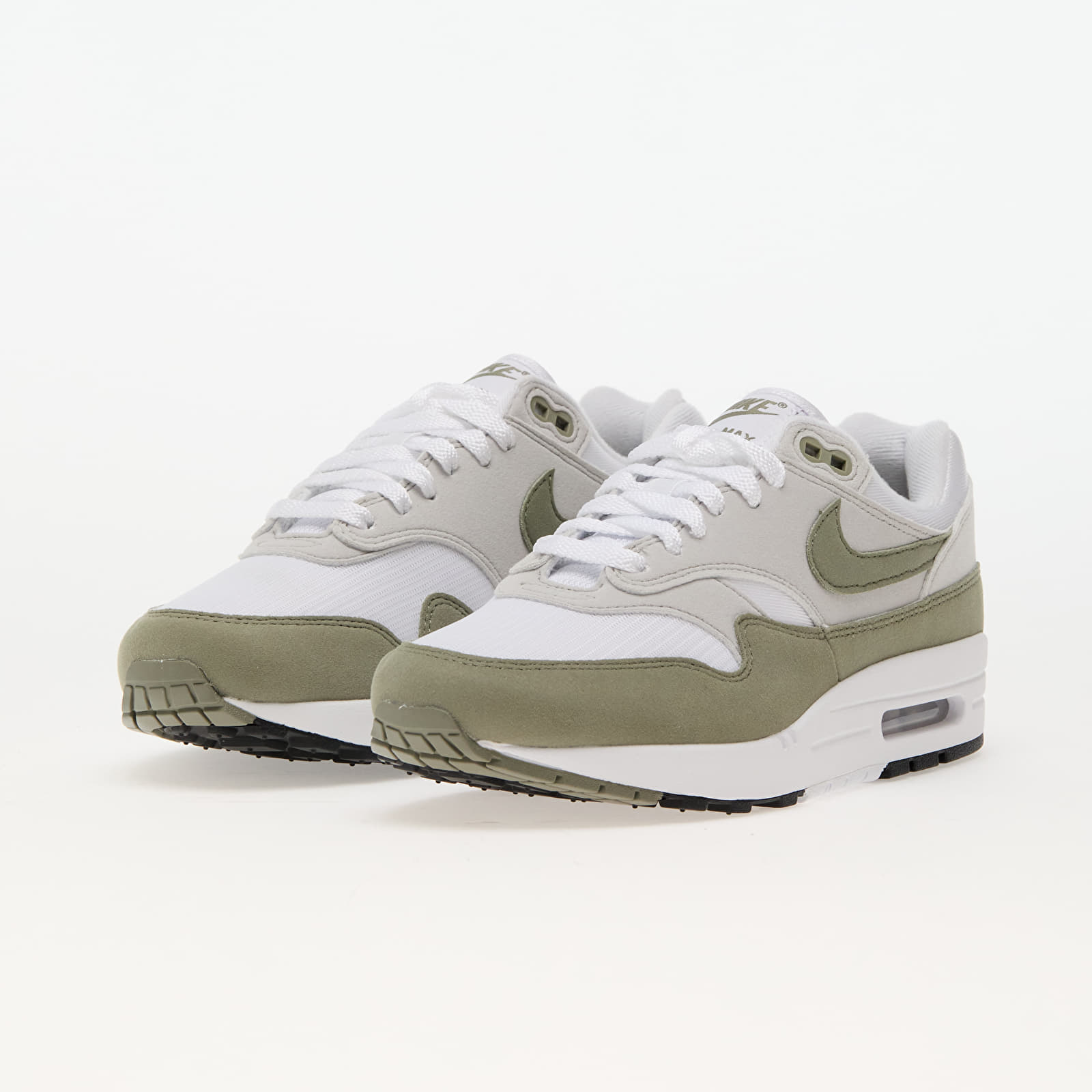 Schoenen Nike W Air Max 1 White/ Light Army-Neutral Grey-Black