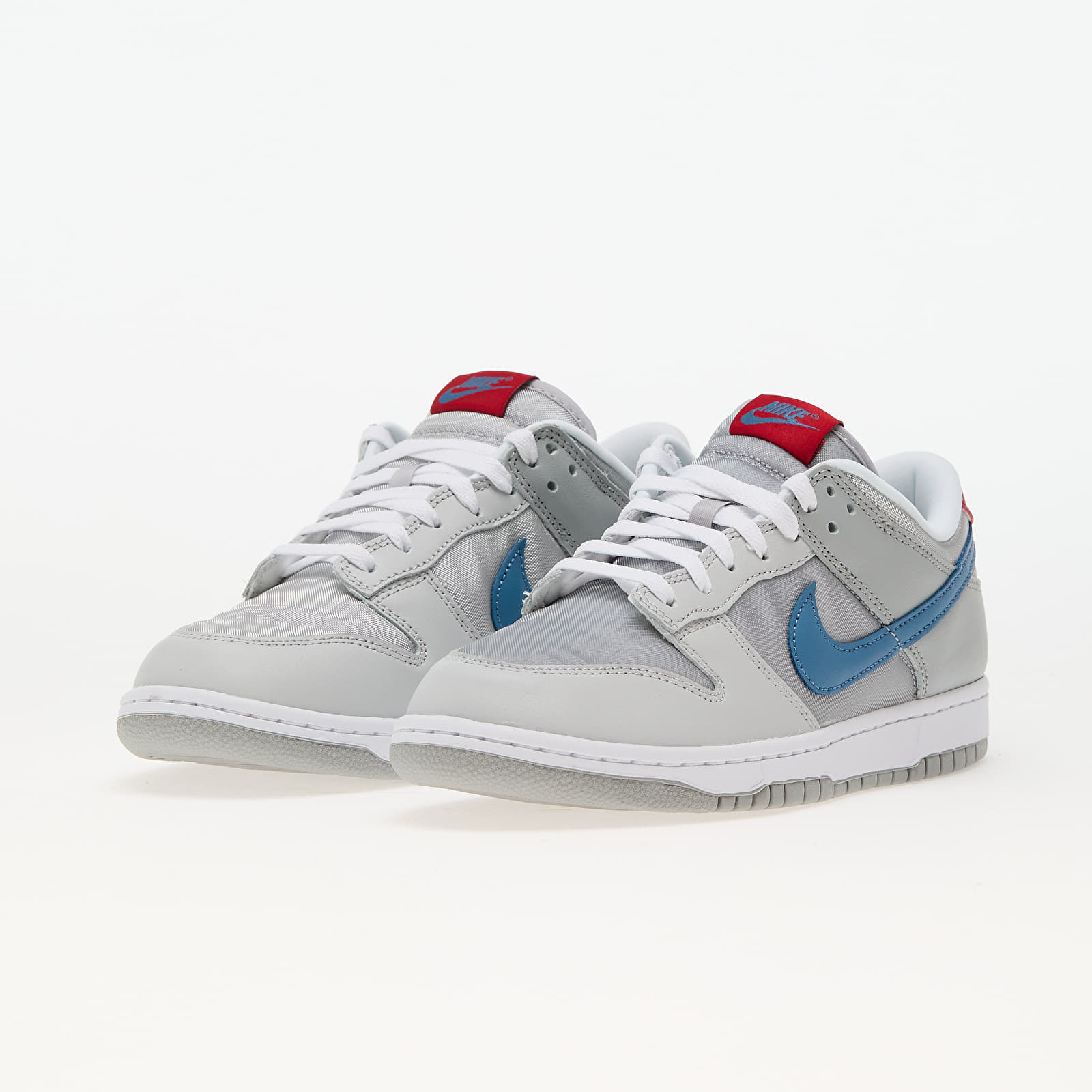 Men's sneakers and shoes Nike Dunk Low Metallic Silver/ Aegean Storm