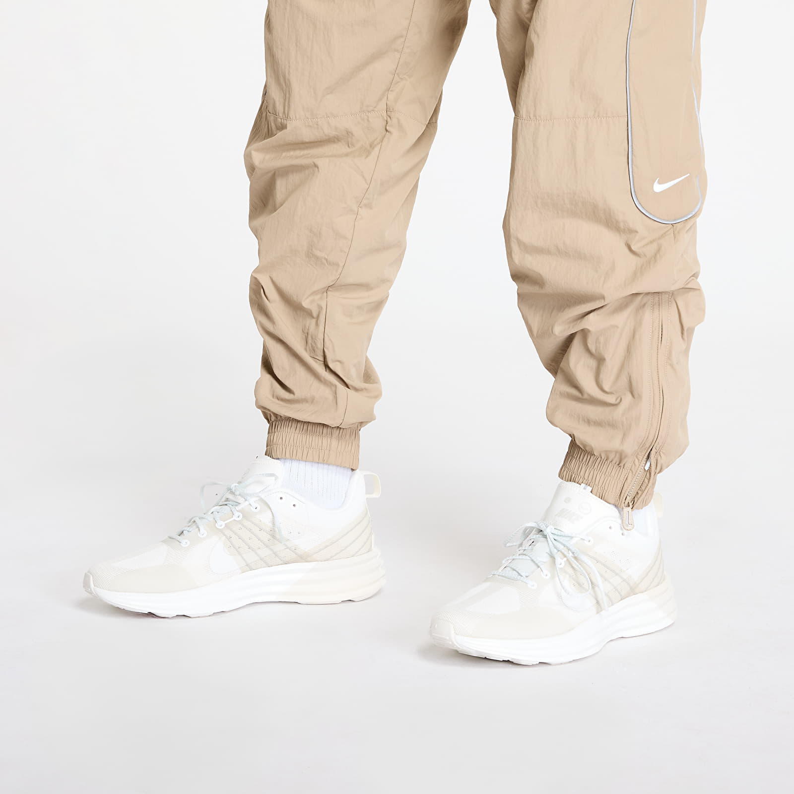 Muške hlače Nike Solo Swoosh Men's Track Pants Khaki/ White