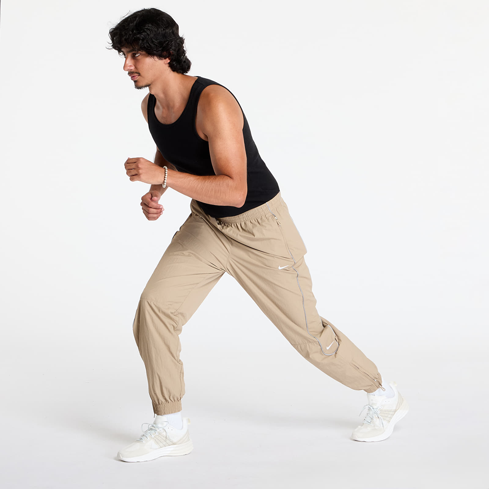 Muške hlače Nike Solo Swoosh Men's Track Pants Khaki/ White