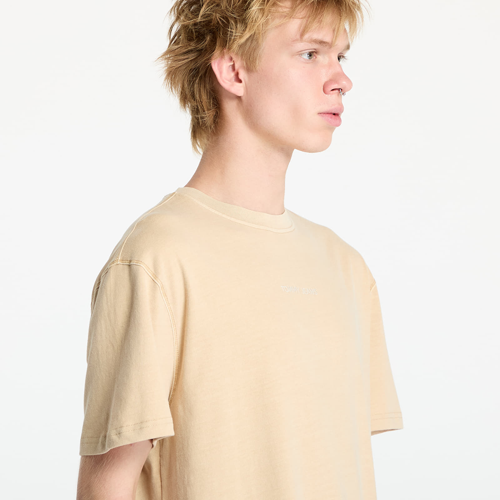Men's T-shirts Tommy Jeans Regular Classic Tee Beige