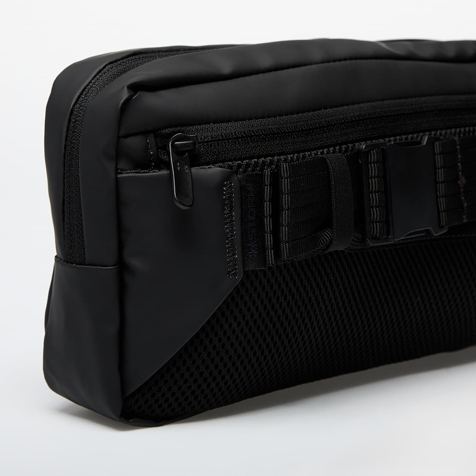 Поясні сумки Under Armour Triumph Crossbody Black/ Black/ Black
