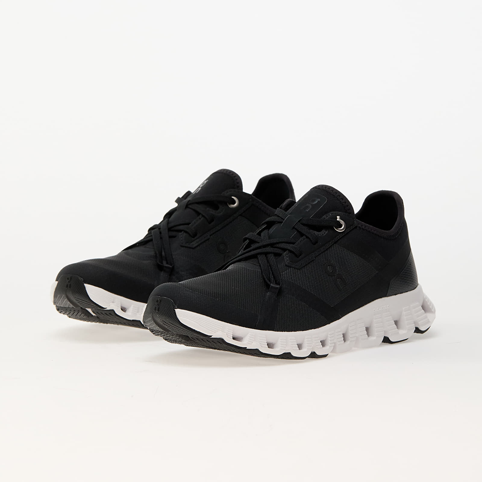 Naiste tossud ja kingad On W Cloud X 3 Ad Black/ White
