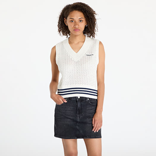 White knit vest 2025