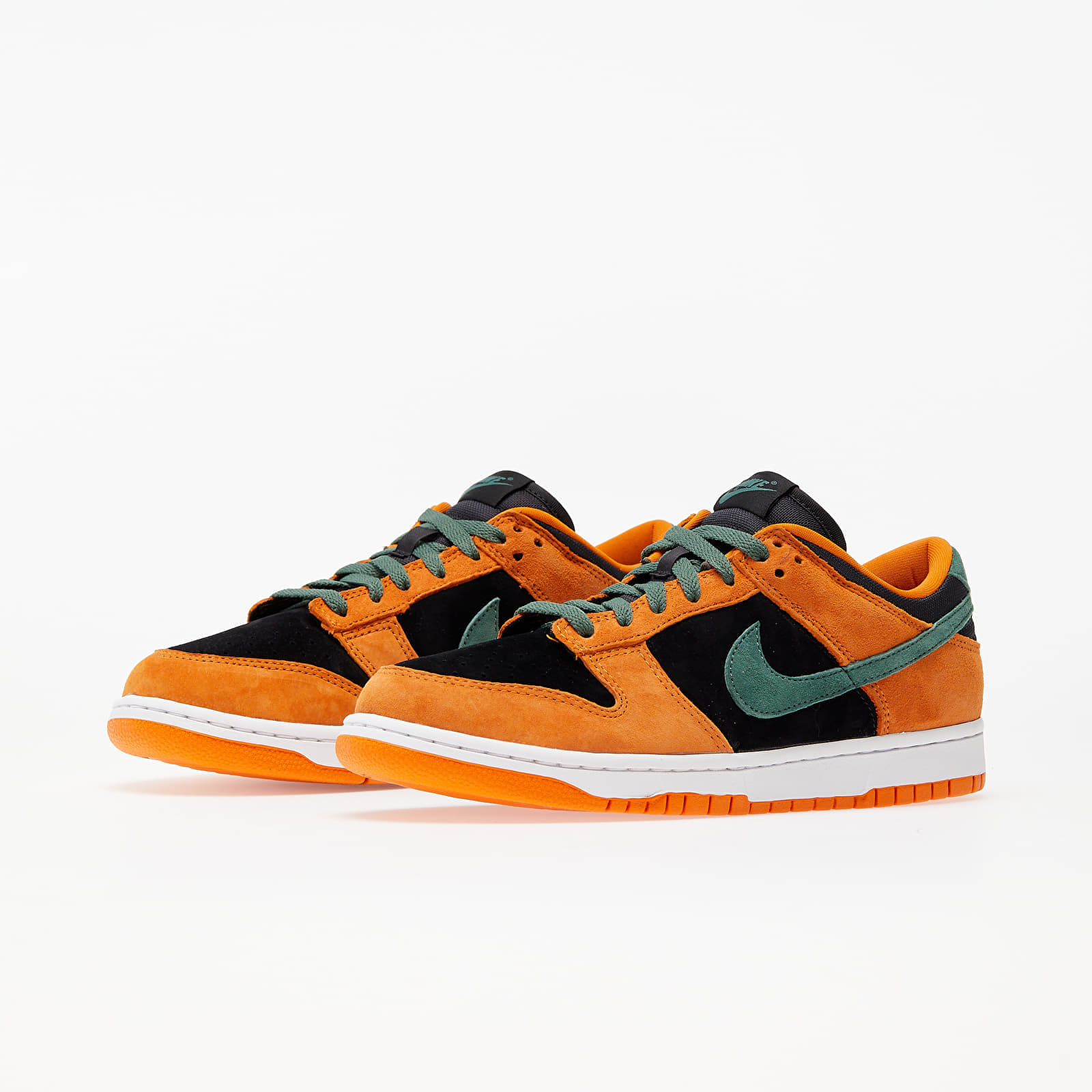 Men's sneakers and shoes Nike Dunk Low SP Black/ Nori-Ceramic