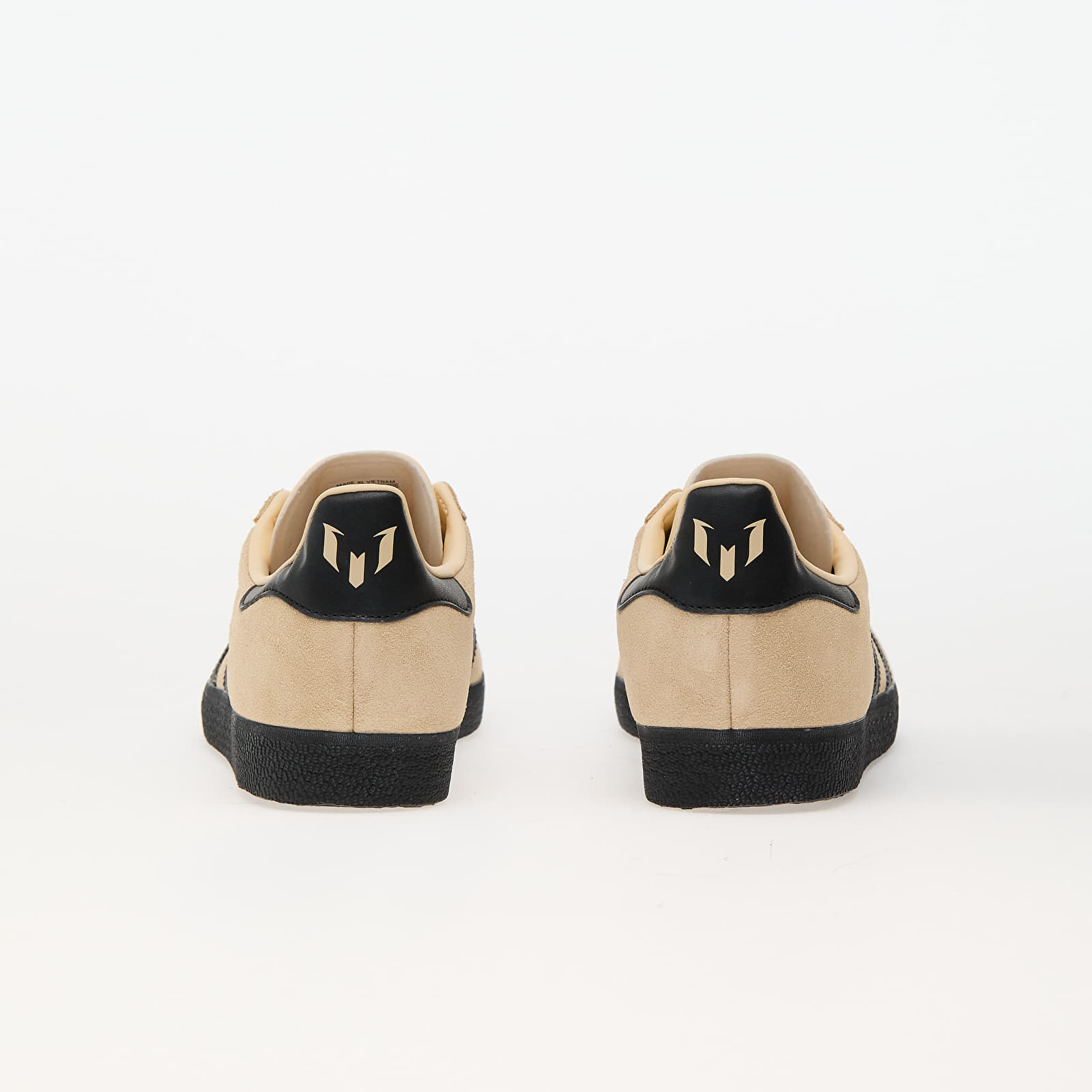 Turnschuhe und Schuhe für Männer adidas Gazelle Messi Crystal Sand/ Core Black/ Gold Metallic
