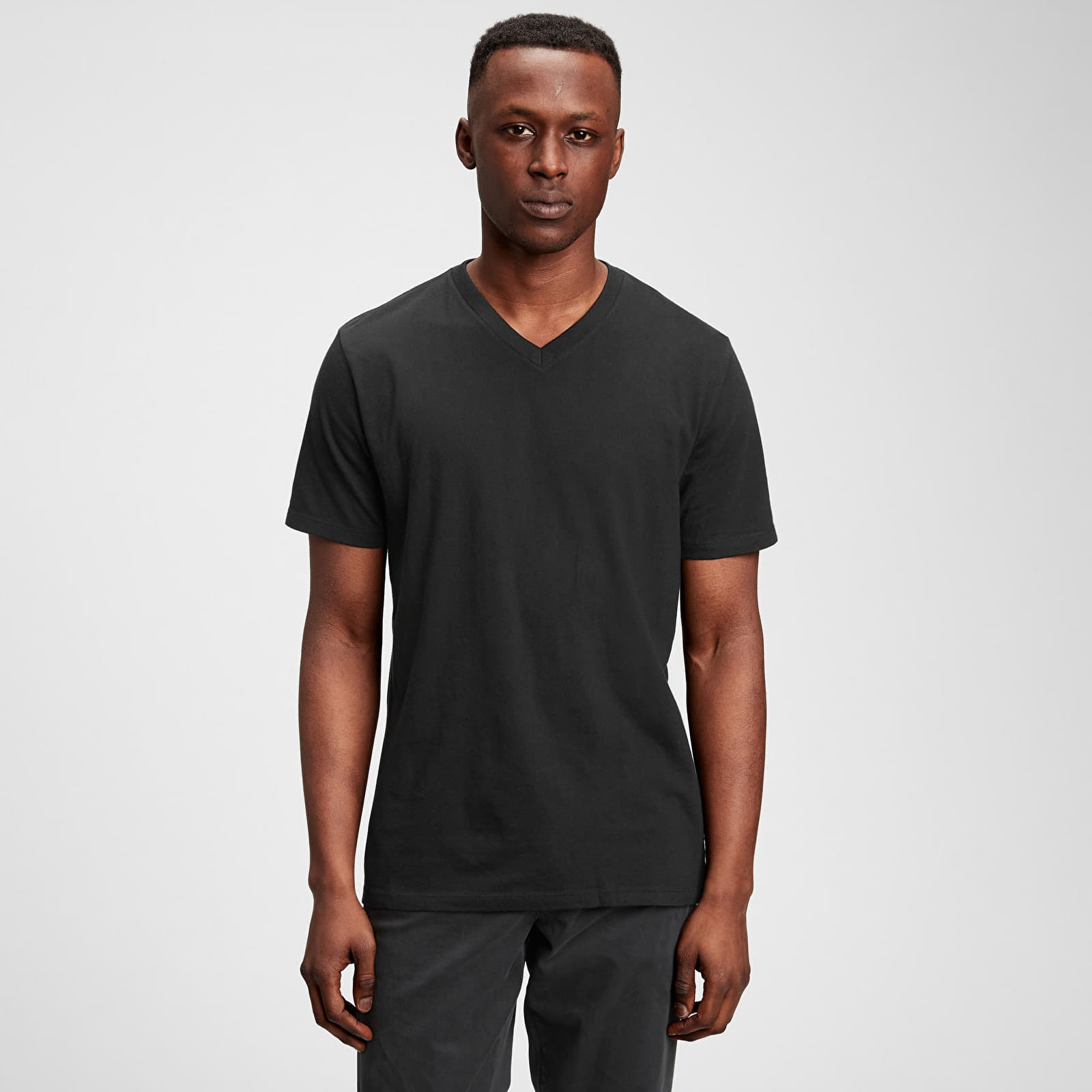 Herren-T-Shirts GAP Classic Vneck Tee True Black