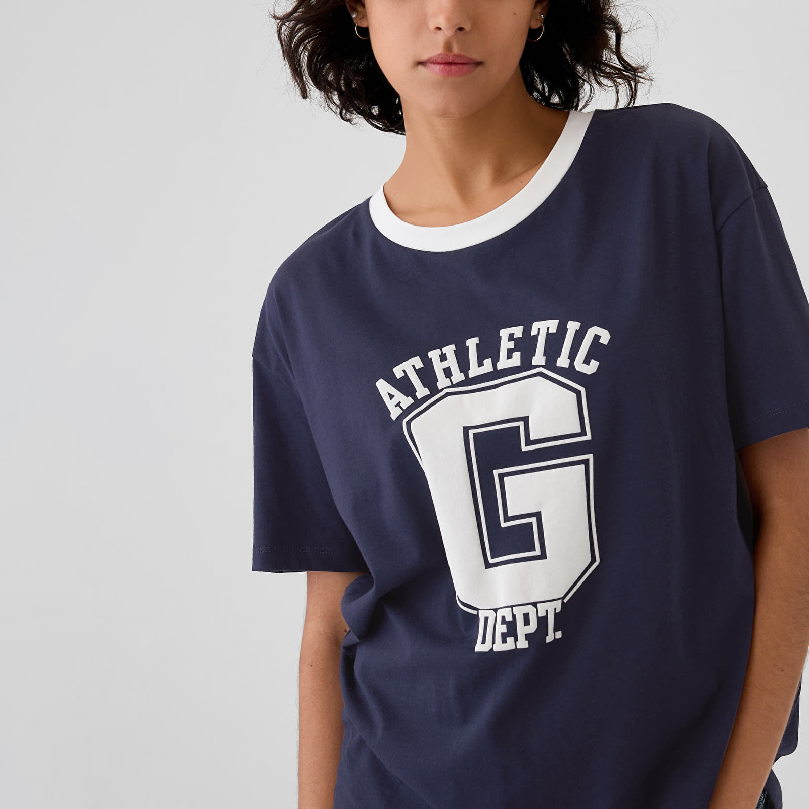 Tricouri pentru femei GAP Shortsleeve Logo Tee Navy Uniform