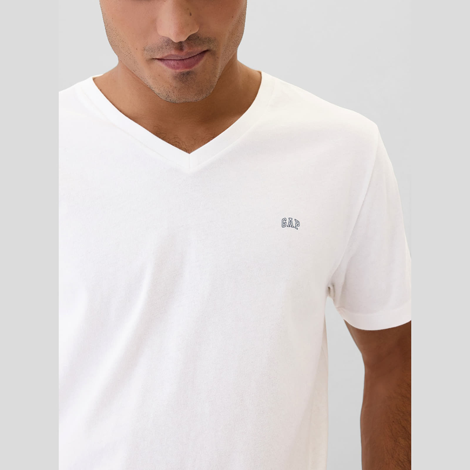 Camisetas hombre GAP Micro Logo Vneck Tee White Global