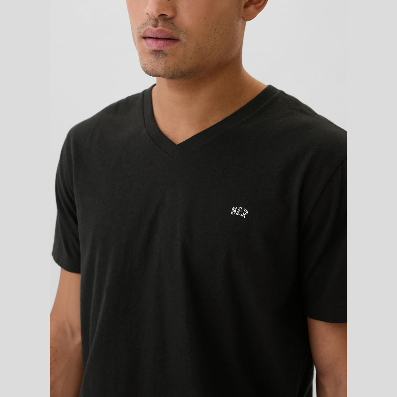 Camisetas hombre GAP Micro Logo Vneck Tee True Black