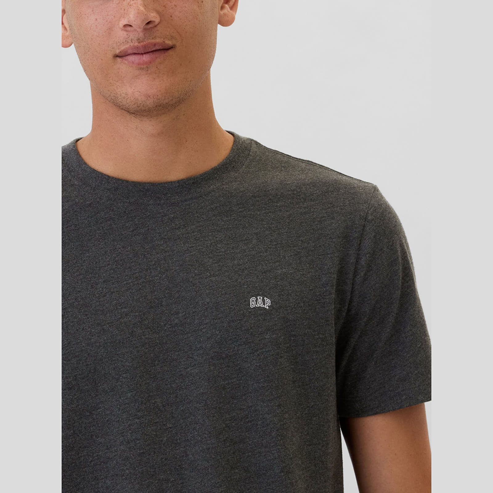 Camisetas hombre GAP Micro Logo Crew Charcoal Heather