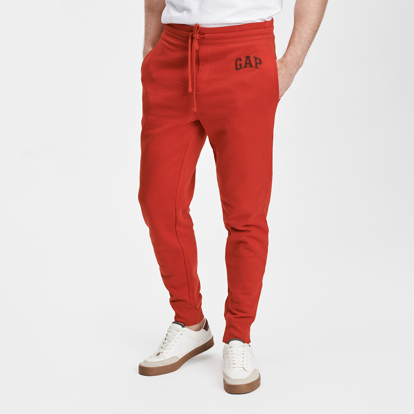 Men s sweatpants GAP Logo Jogger Red Queens