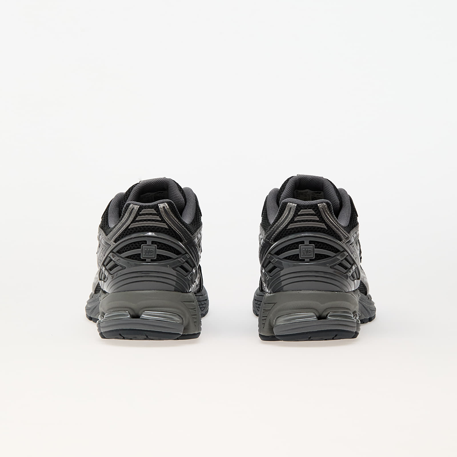 Men's sneakers and shoes New Balance 1906 Black