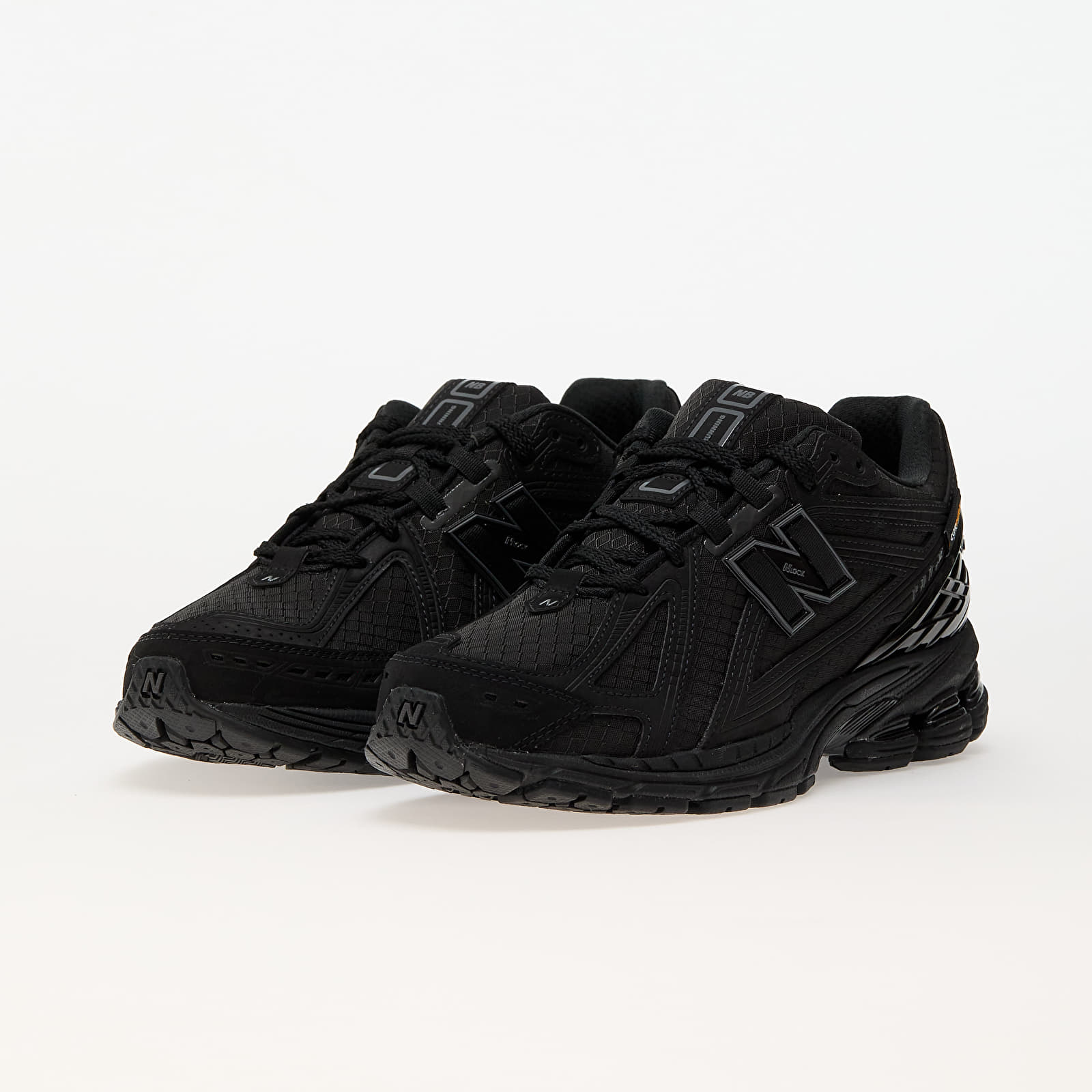 Men's sneakers and shoes New Balance 1906 Black