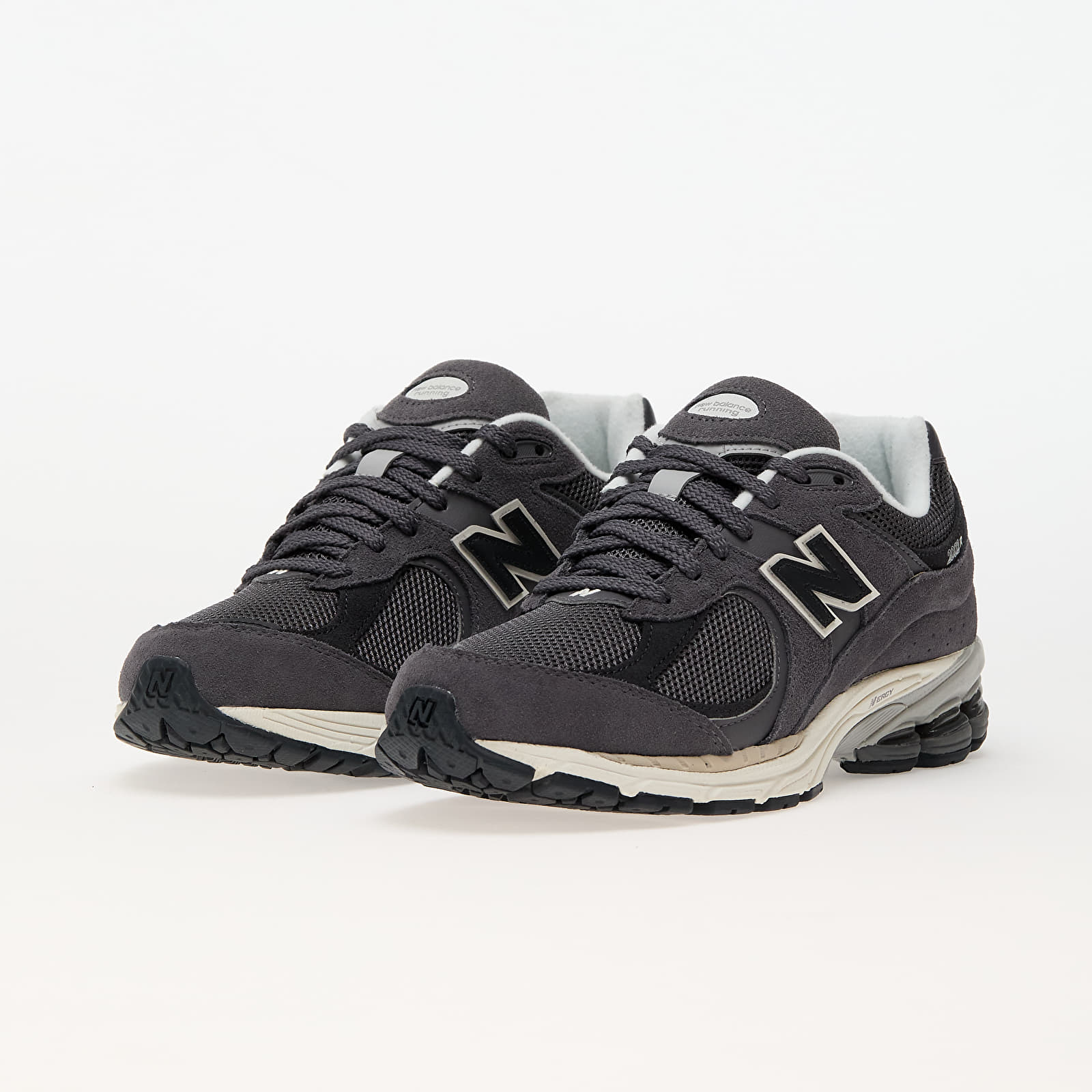 Men's sneakers and shoes New Balance 2002R Grey