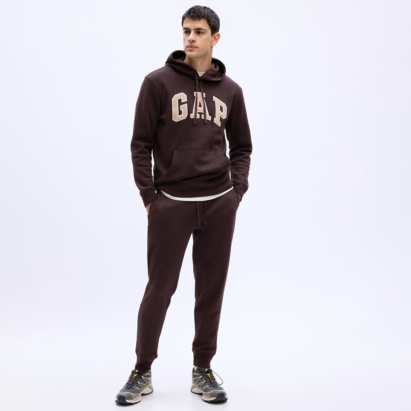 Men s sweatpants GAP Logo Jogger Turkish Coffee Queens