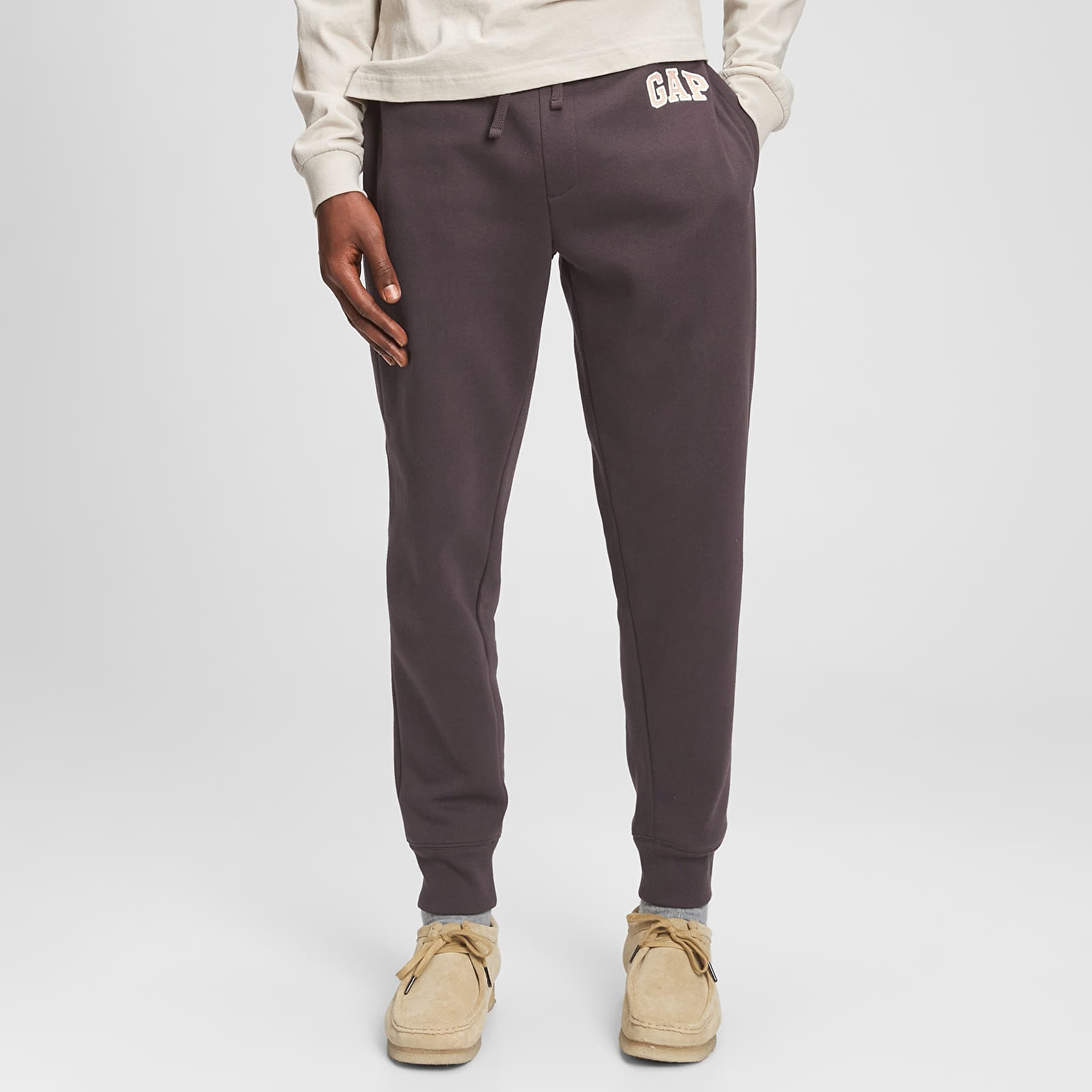 Men s sweatpants GAP Logo Jogger Turkish Coffee Queens