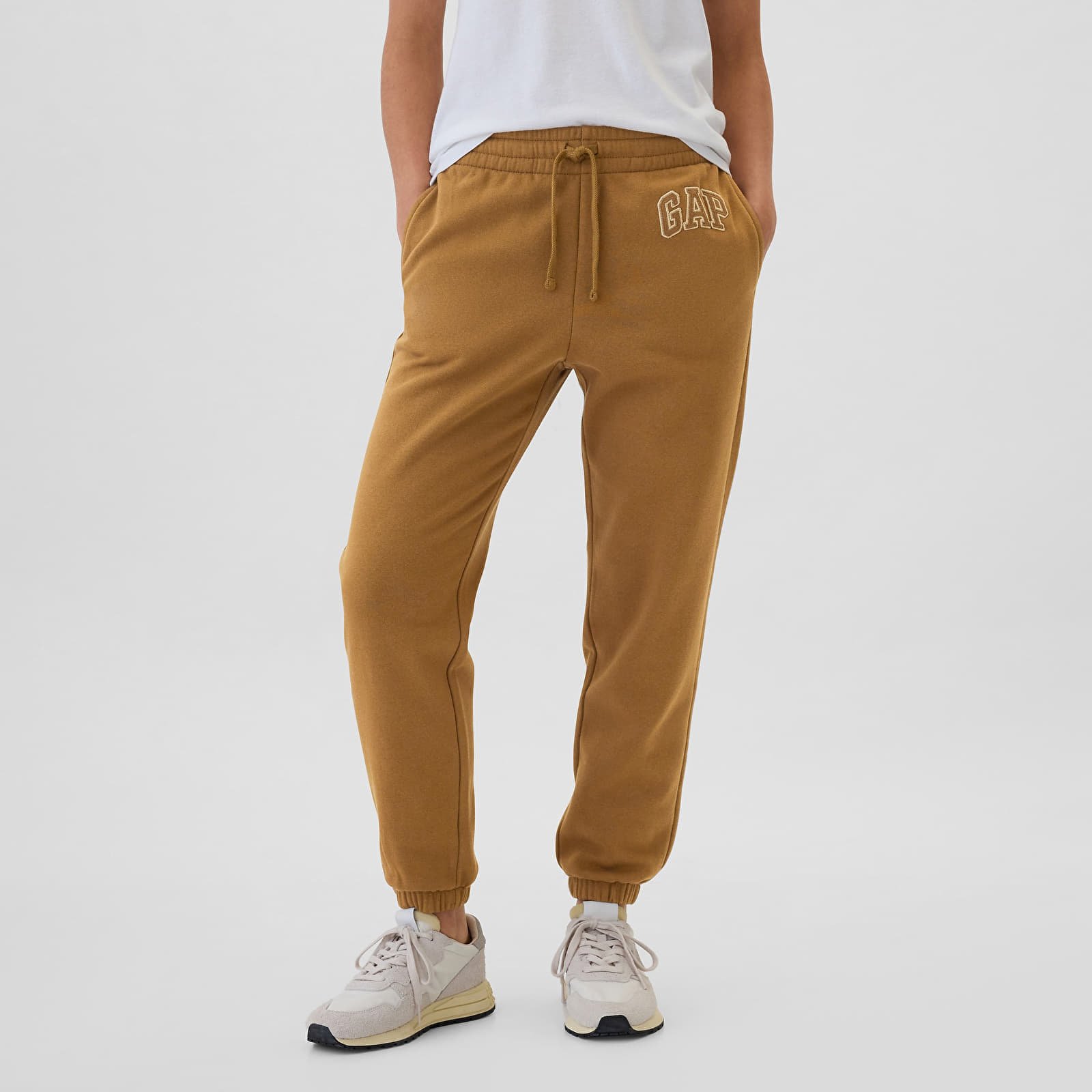 GAP Logo Jogger Palomino Brown Global M